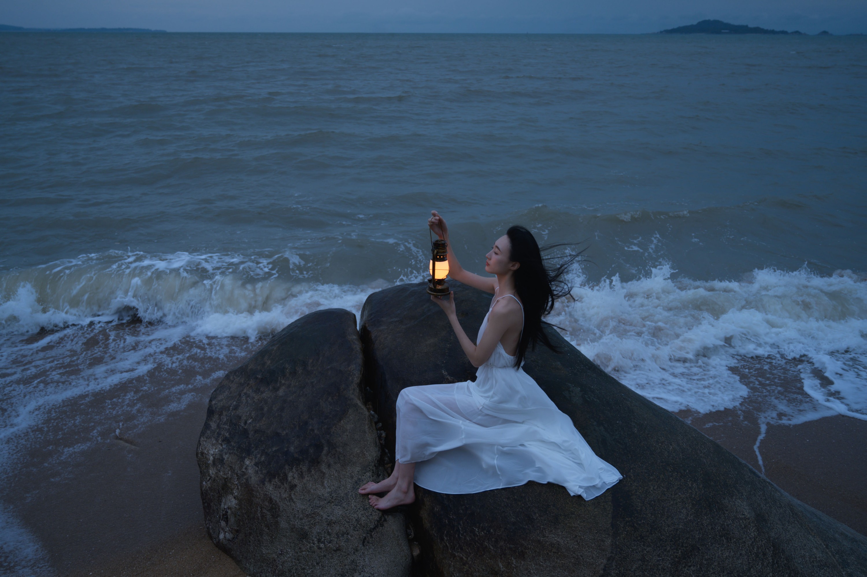 阿吉缘子 – 《孤独的海》[16P]