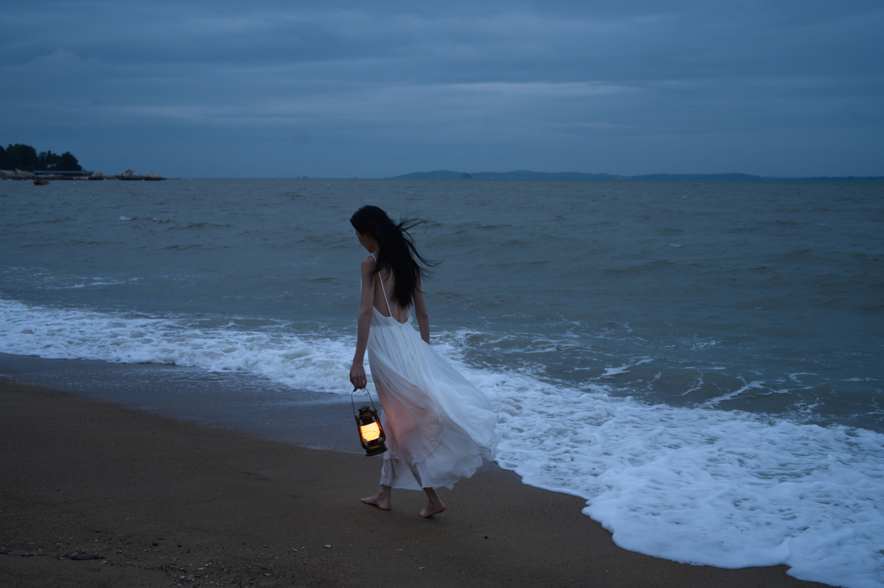 阿吉缘子 – 《孤独的海》[16P]