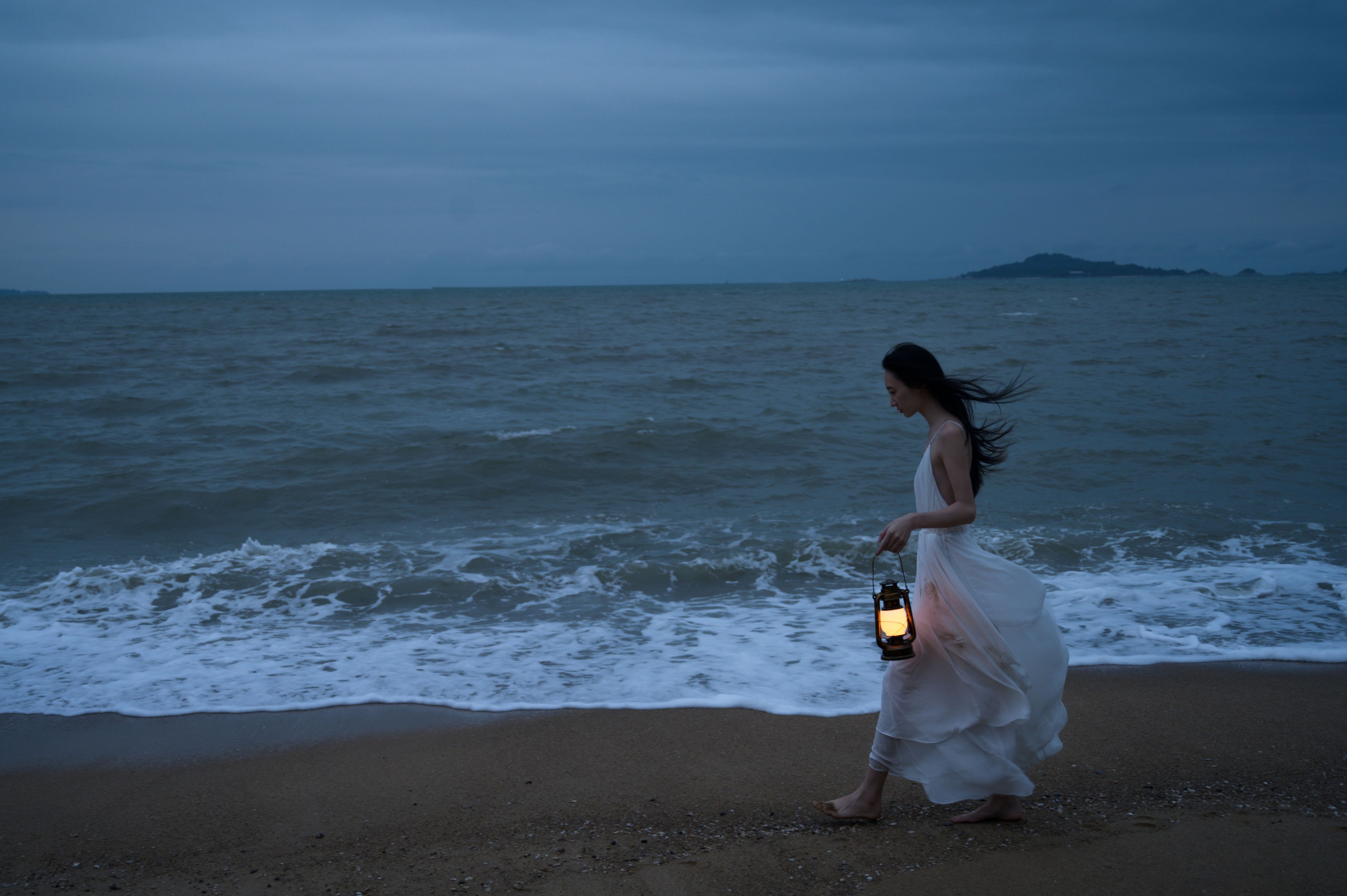 阿吉缘子 – 《孤独的海》[16P]