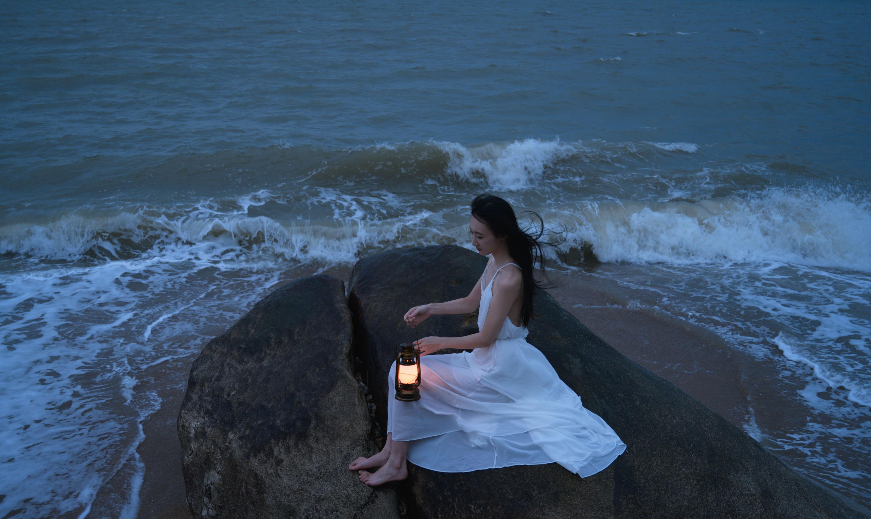 阿吉缘子 – 《孤独的海》[16P]