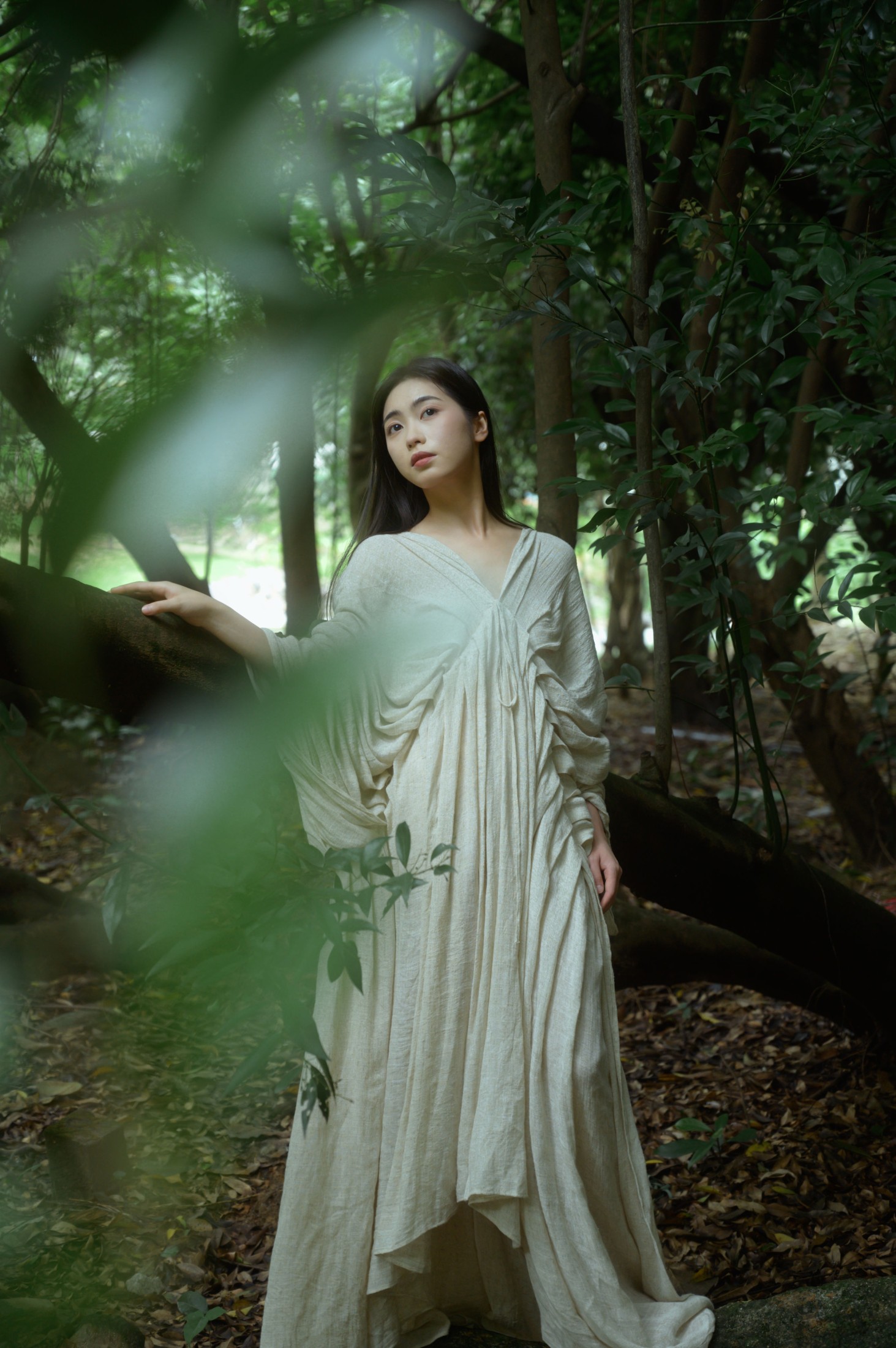 半个月亮 – 《在林中》[22P]