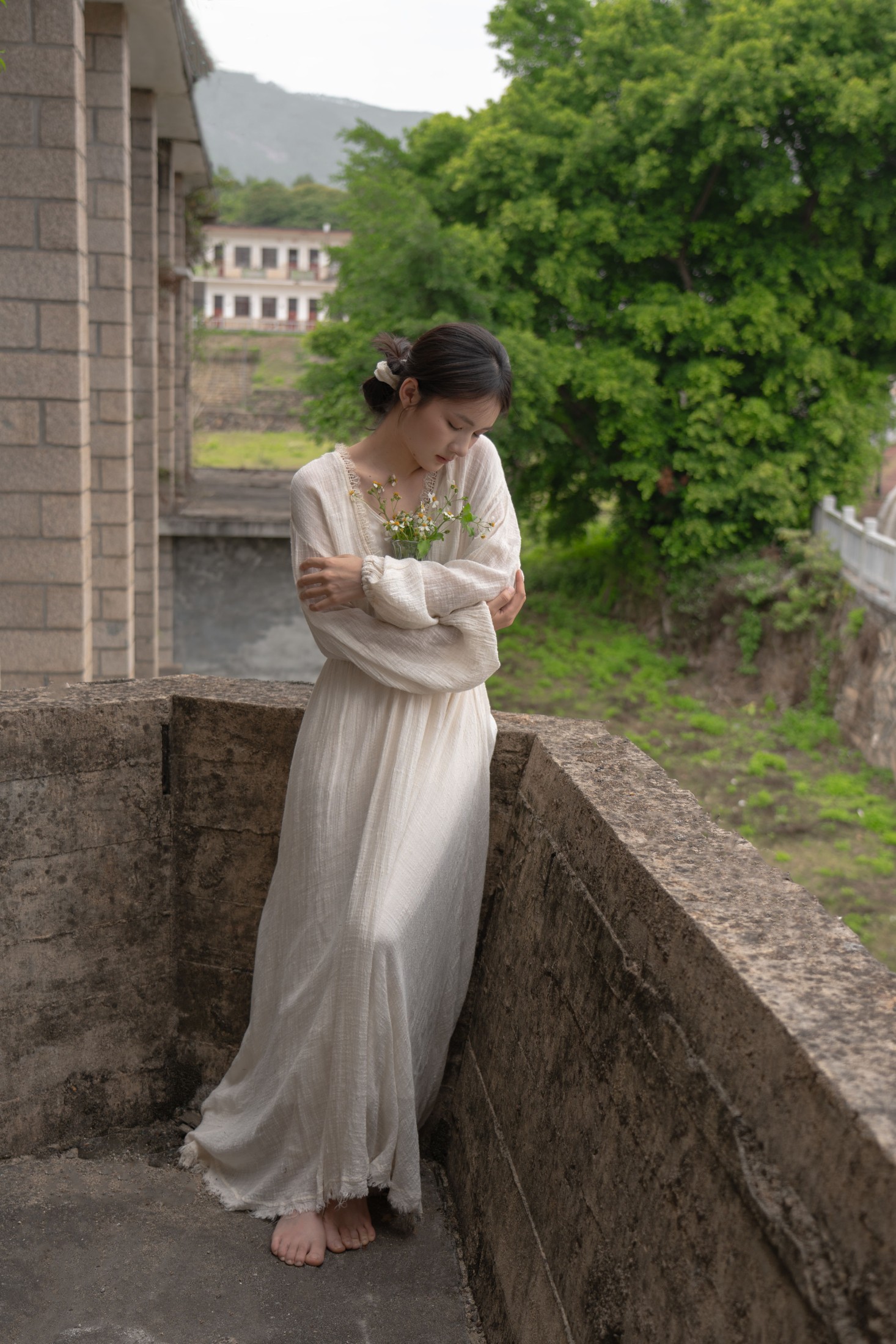 小雨天气 – 《裙摆漫过时光的碎痕》[18P]