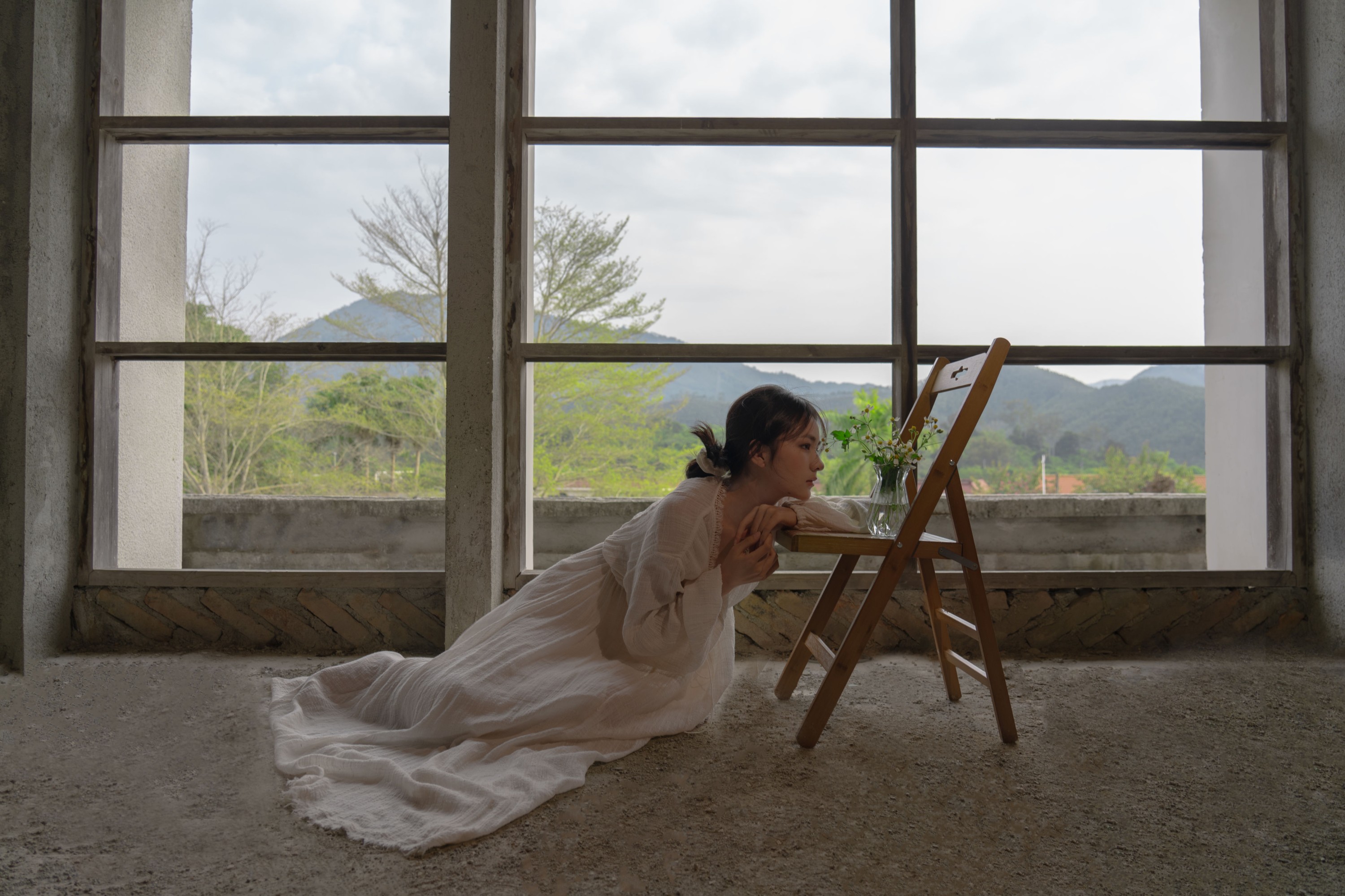 小雨天气 – 《裙摆漫过时光的碎痕》[18P]