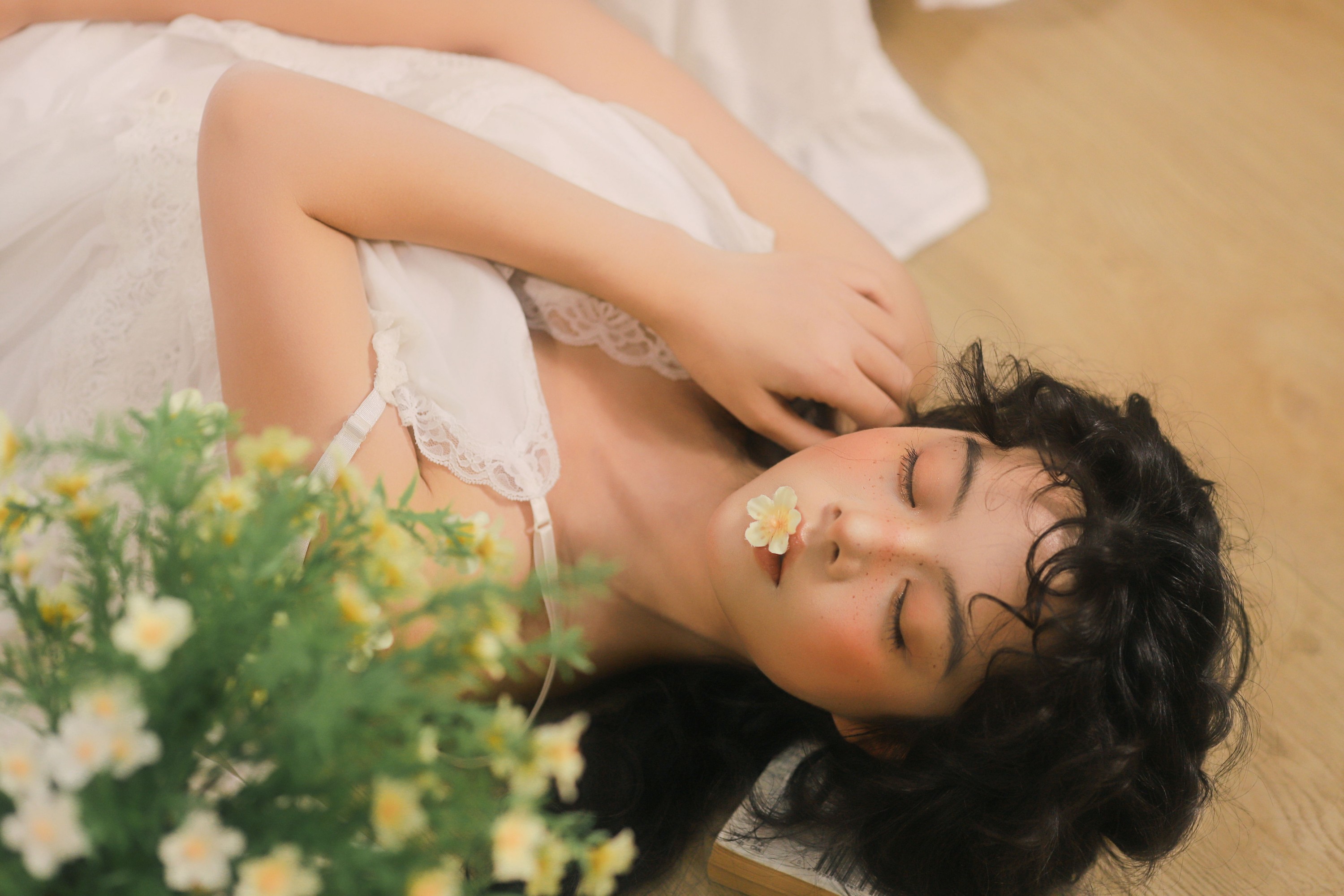 初吾 – 《法式轻私》[33P]