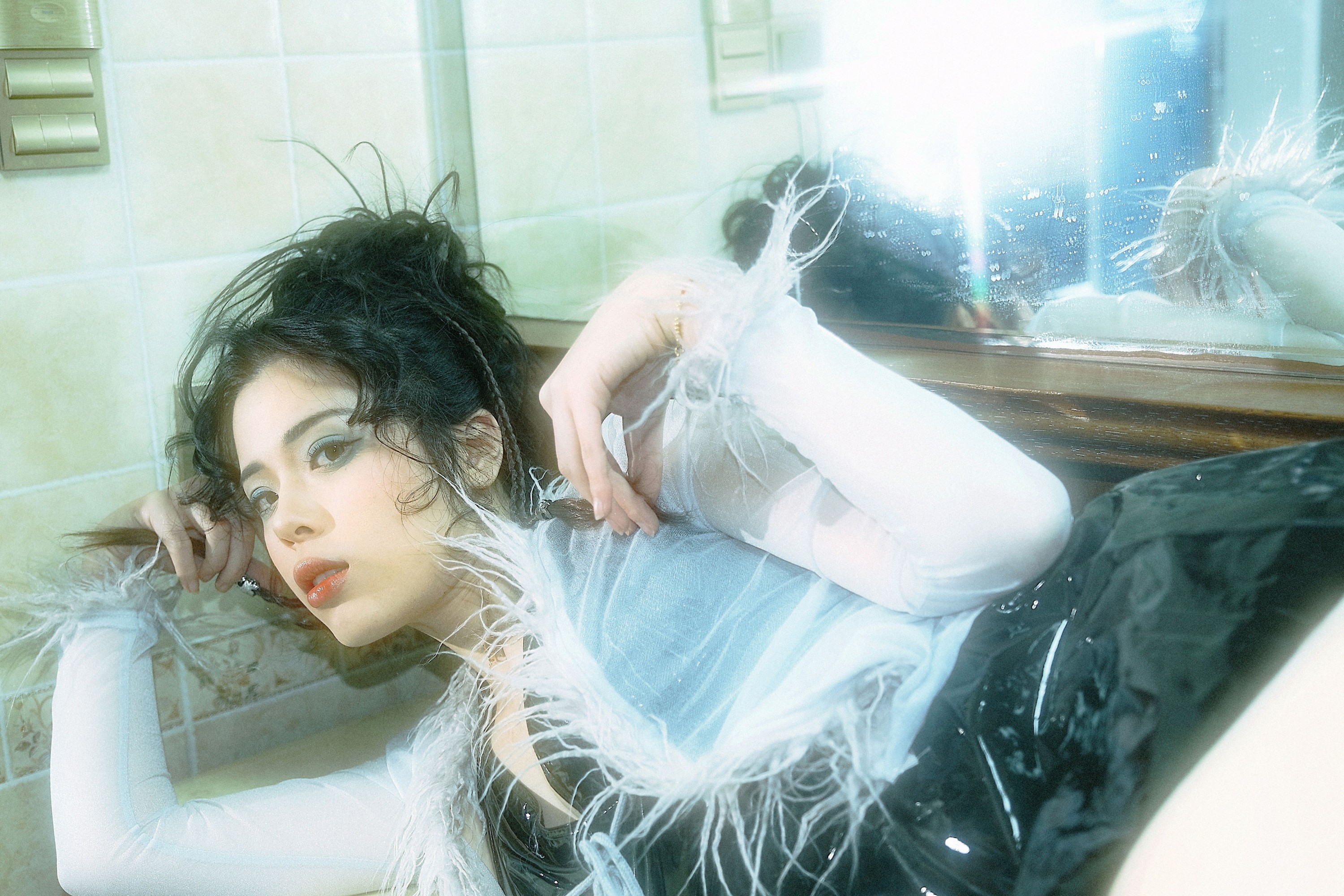 一只仟仟 – 《灯光一闪》[13P]