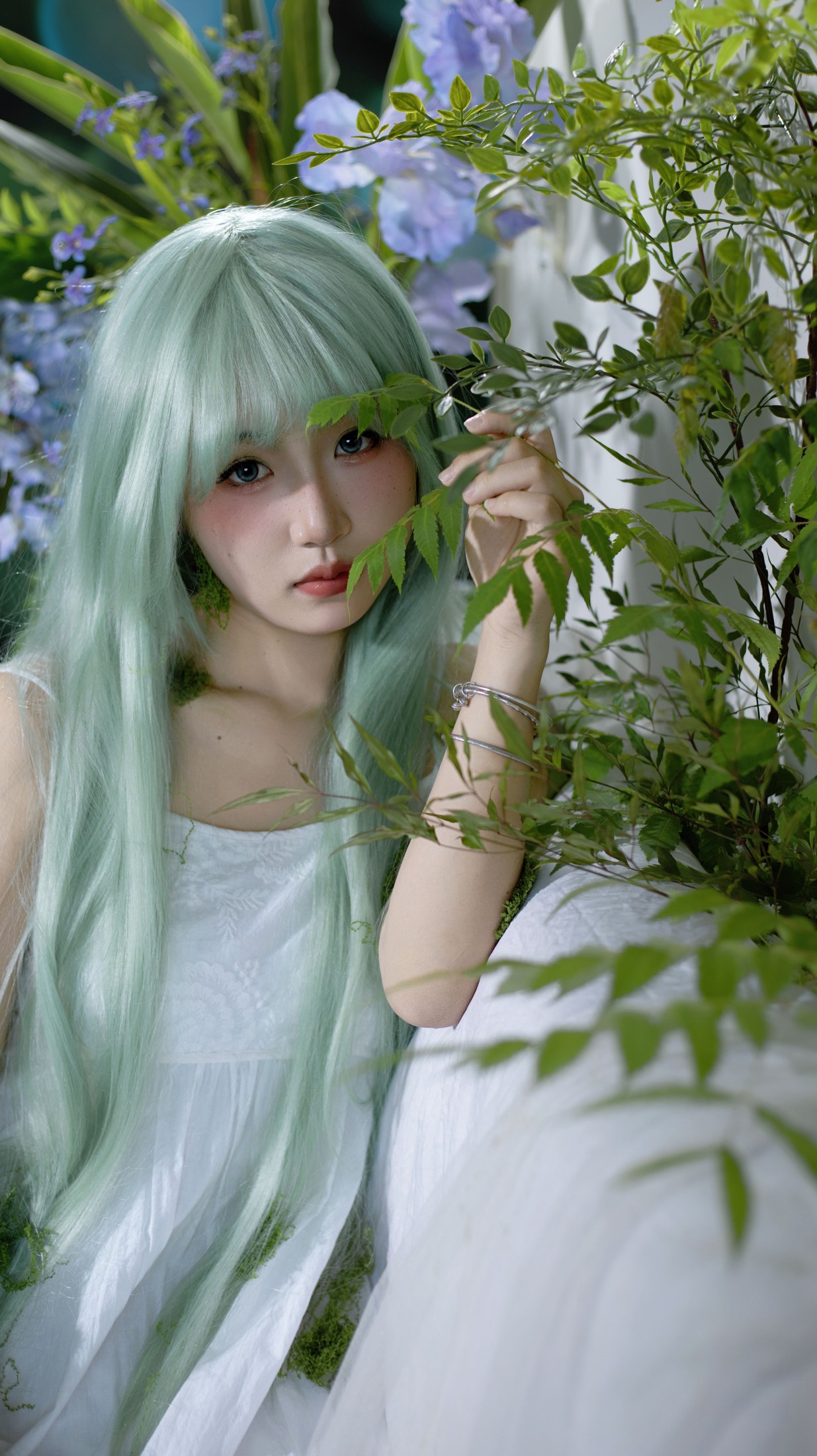 躲进鲨鱼嘴里 – 《我的身体长满苔藓，跌落在潮湿的绿意里》[14P]