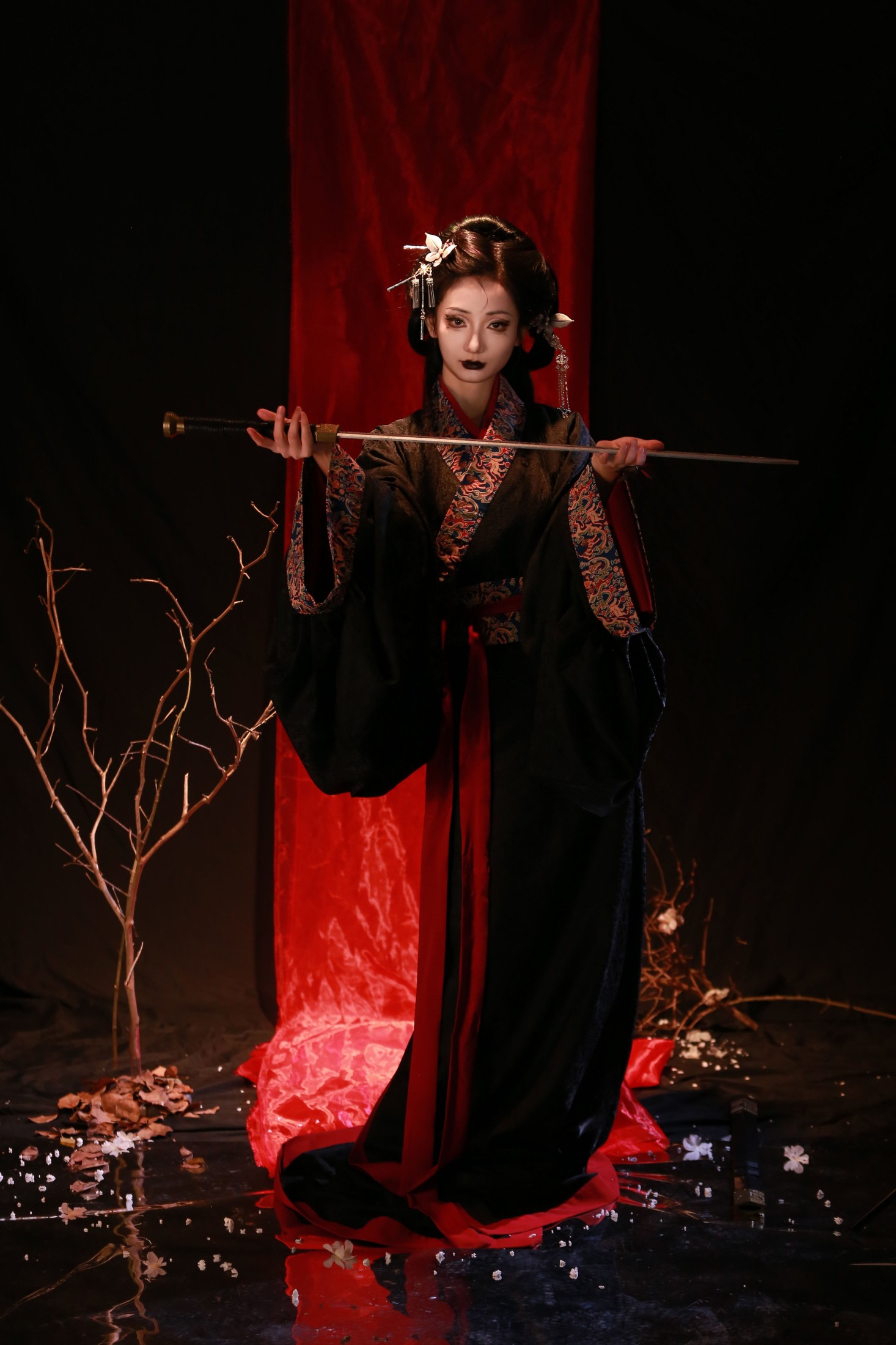 荔小柴 – 《恶女》[18P]