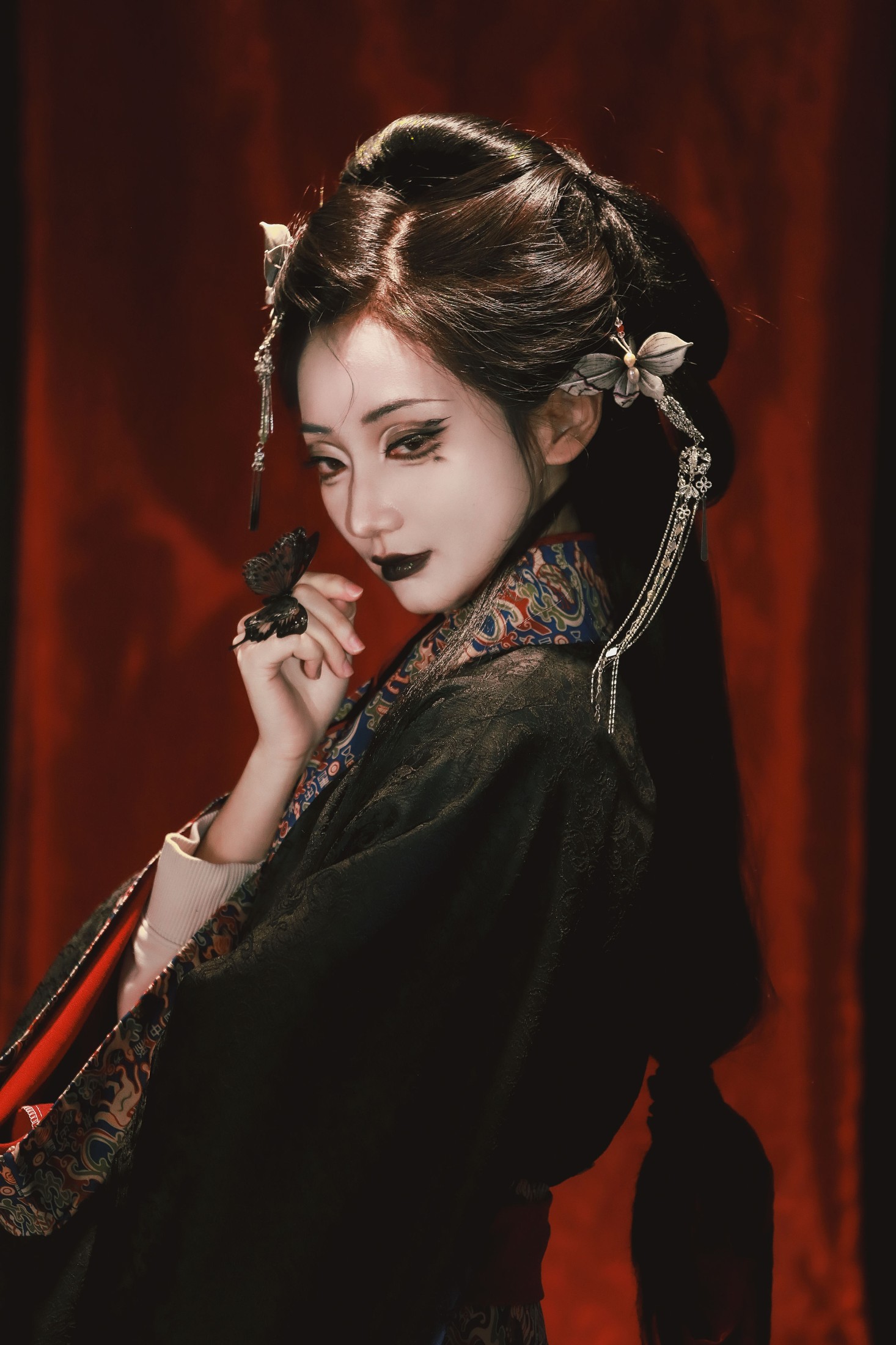 荔小柴 – 《恶女》[18P]