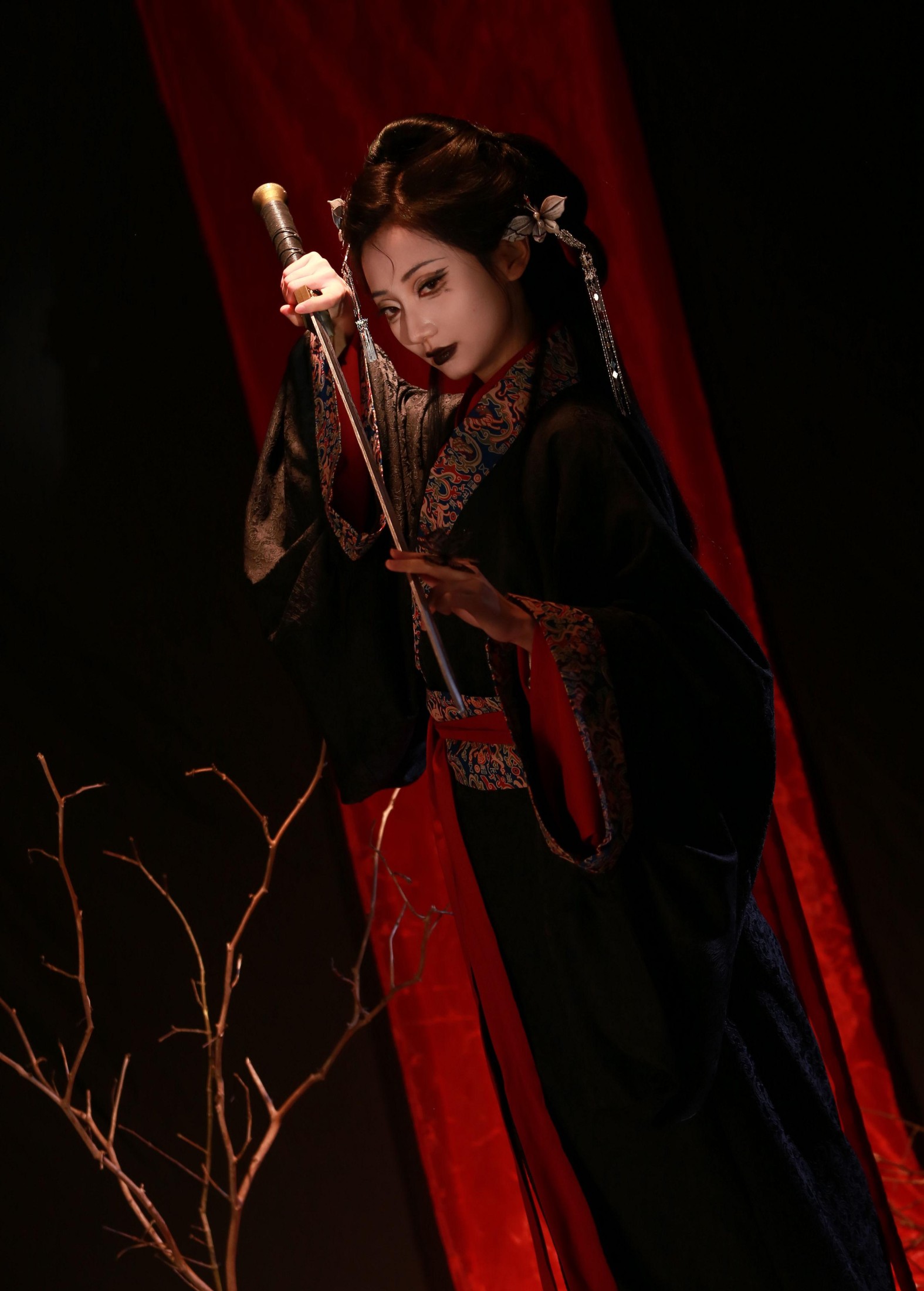 荔小柴 – 《恶女》[18P]