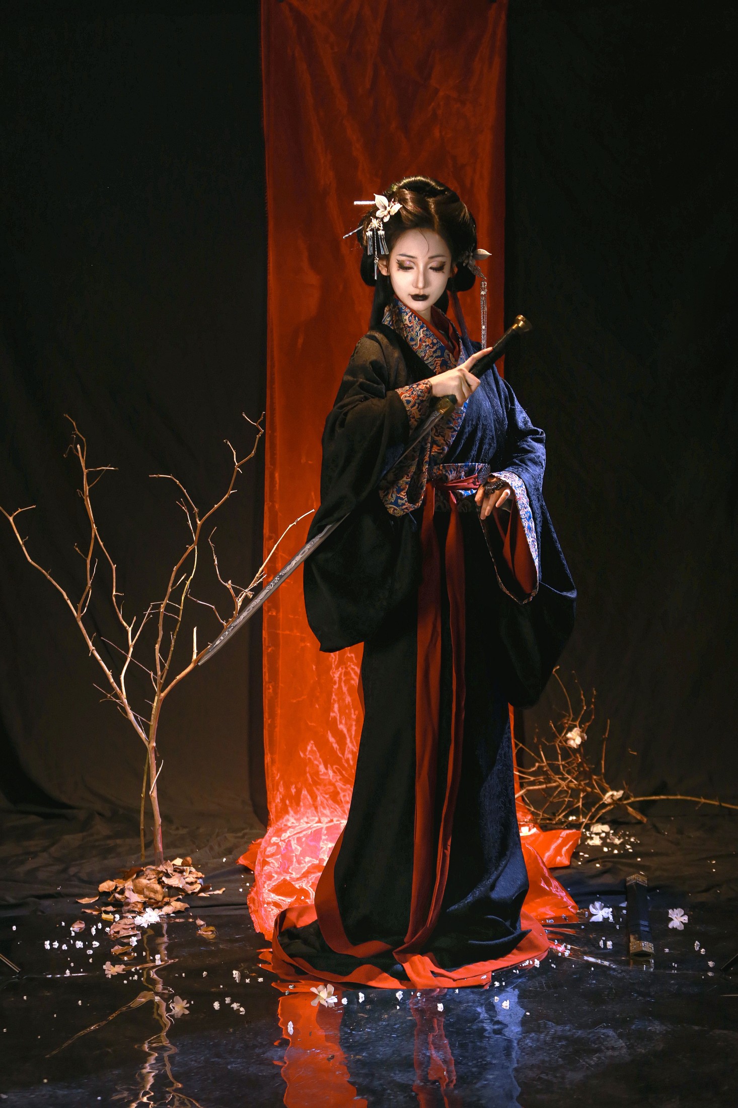 荔小柴 – 《恶女》[18P]