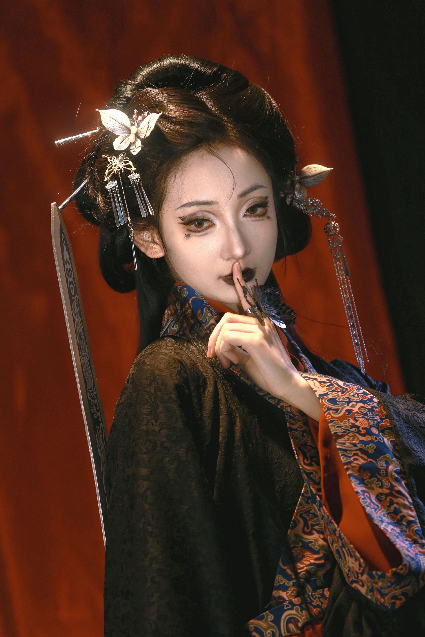 荔小柴 – 《恶女》[18P]