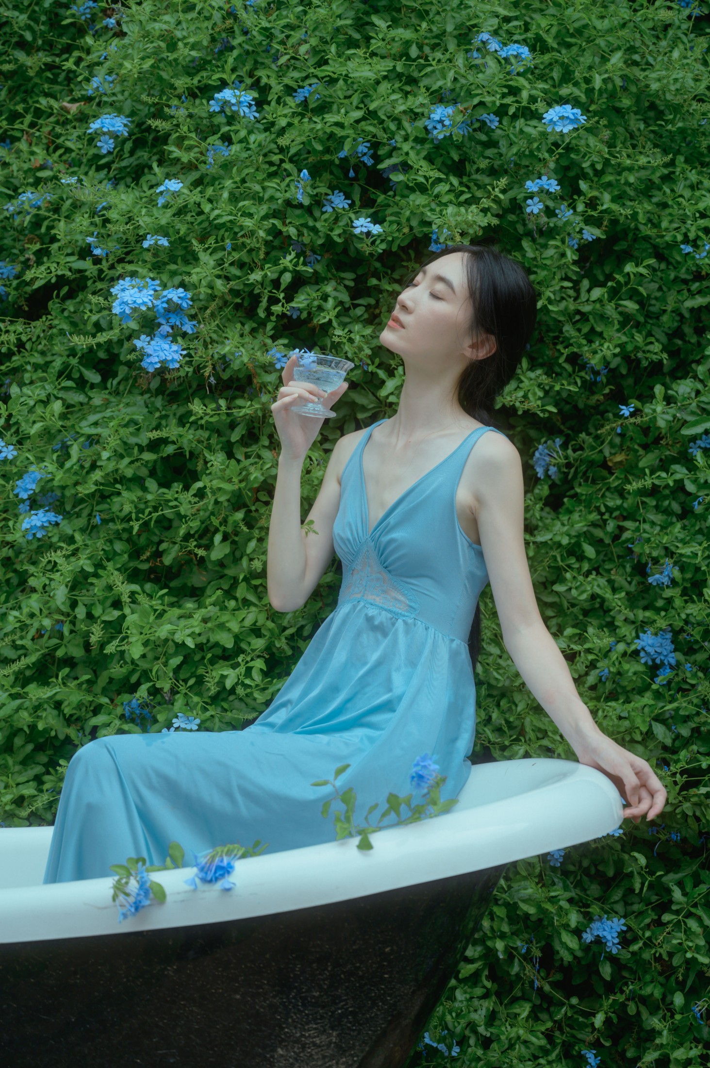 阿吉缘子 – 《夏天与蓝雪花》[14P]