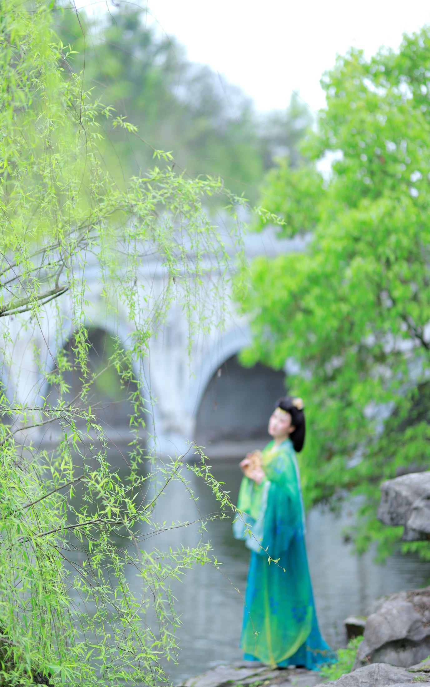 二二二由 – 《曲江池畔柳如烟》[16P]