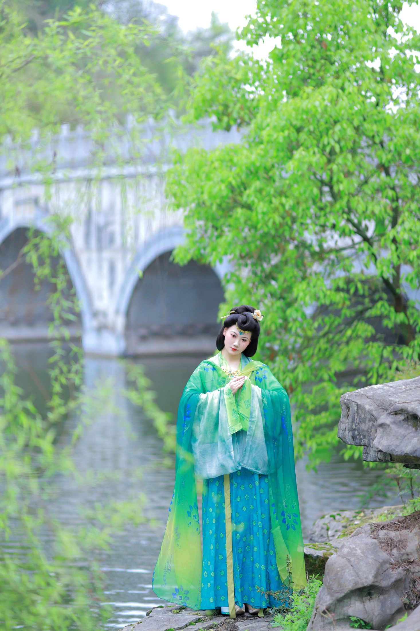 二二二由 – 《曲江池畔柳如烟》[16P]