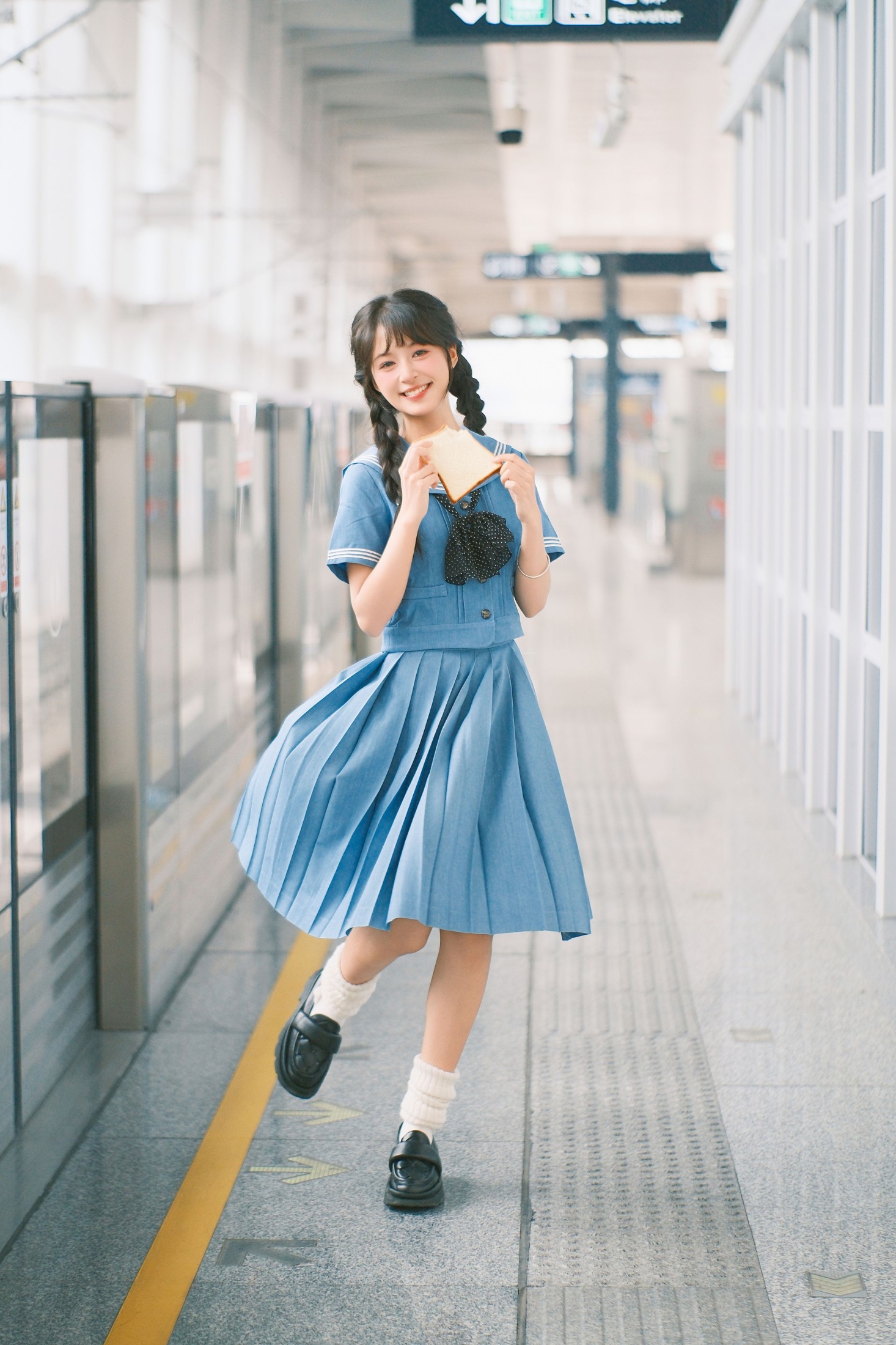 夏芋小年 – 《蓝色系jk》[19P]