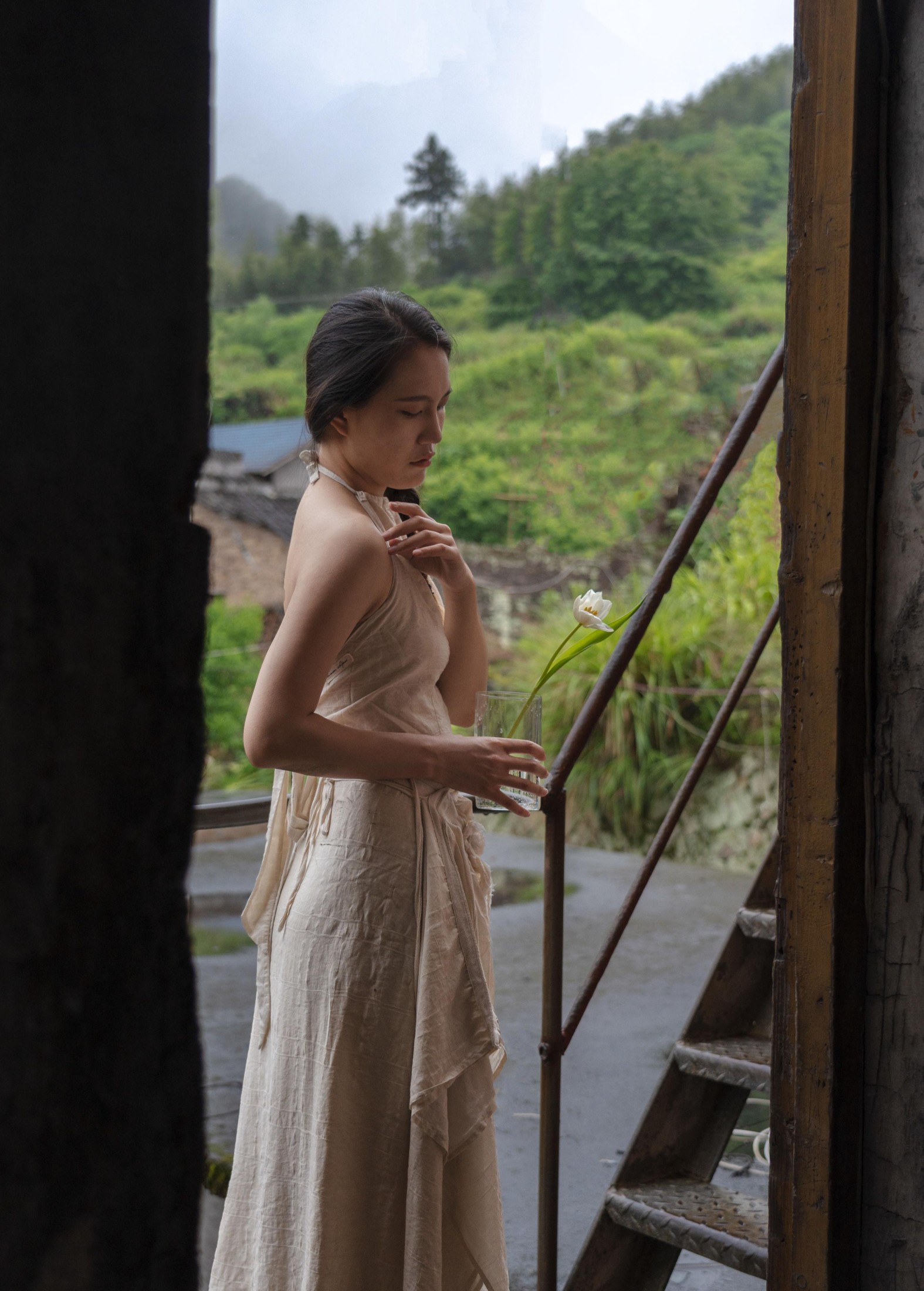 雨琦 – 《我扎根于地，但枝叶随风》[16P] 插图2