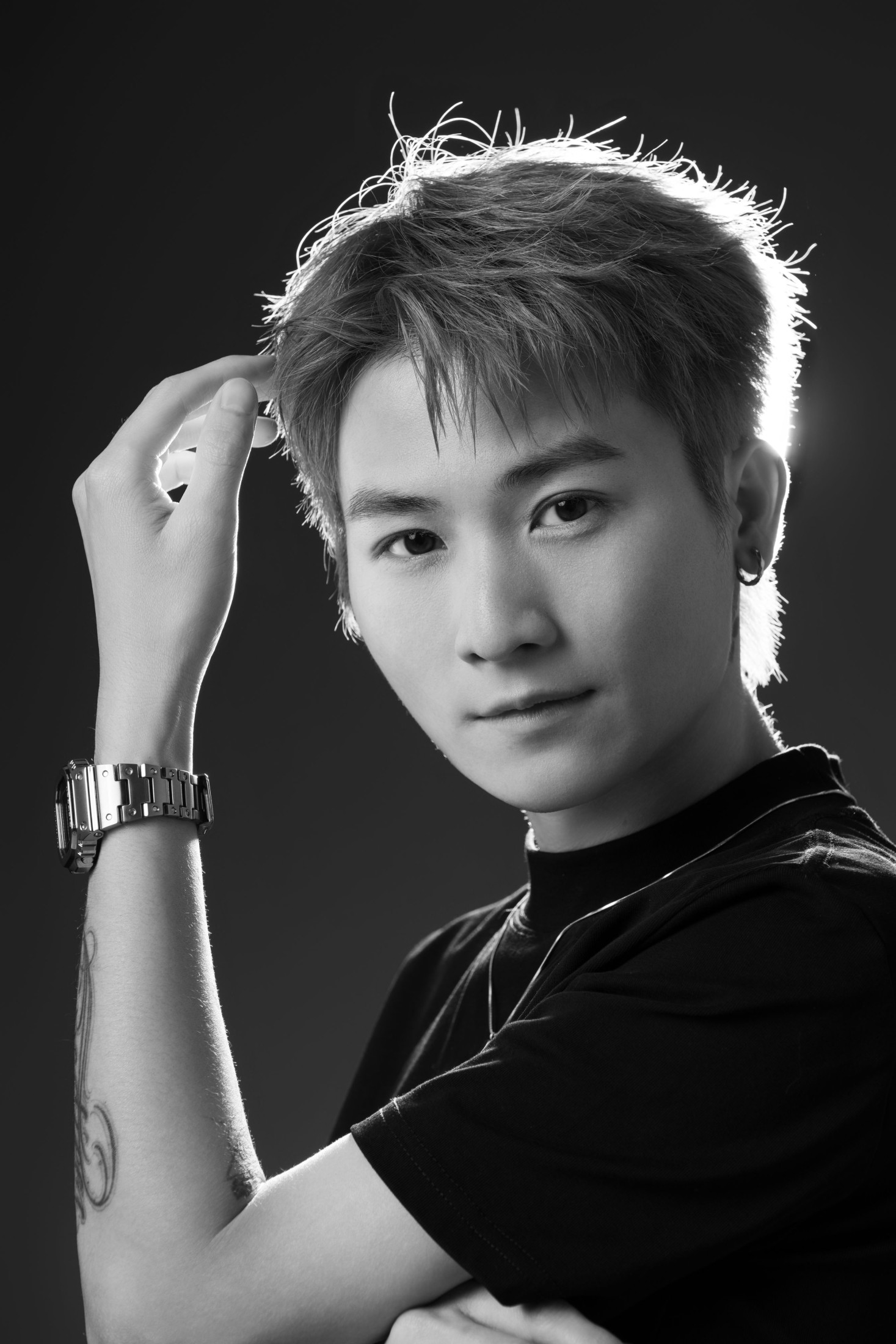 无名 – 《光影勾勒：男士深邃神态黑白影像》[13P] 插图2