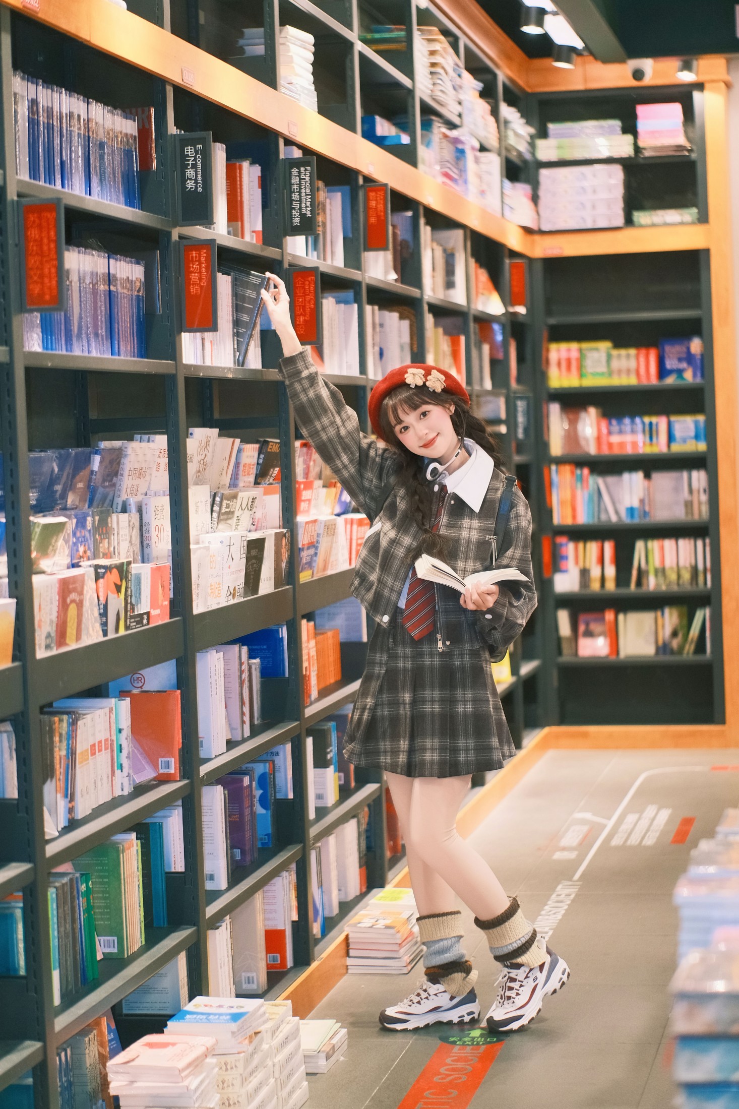 夏芋小年 – 《书店女孩》[20P]