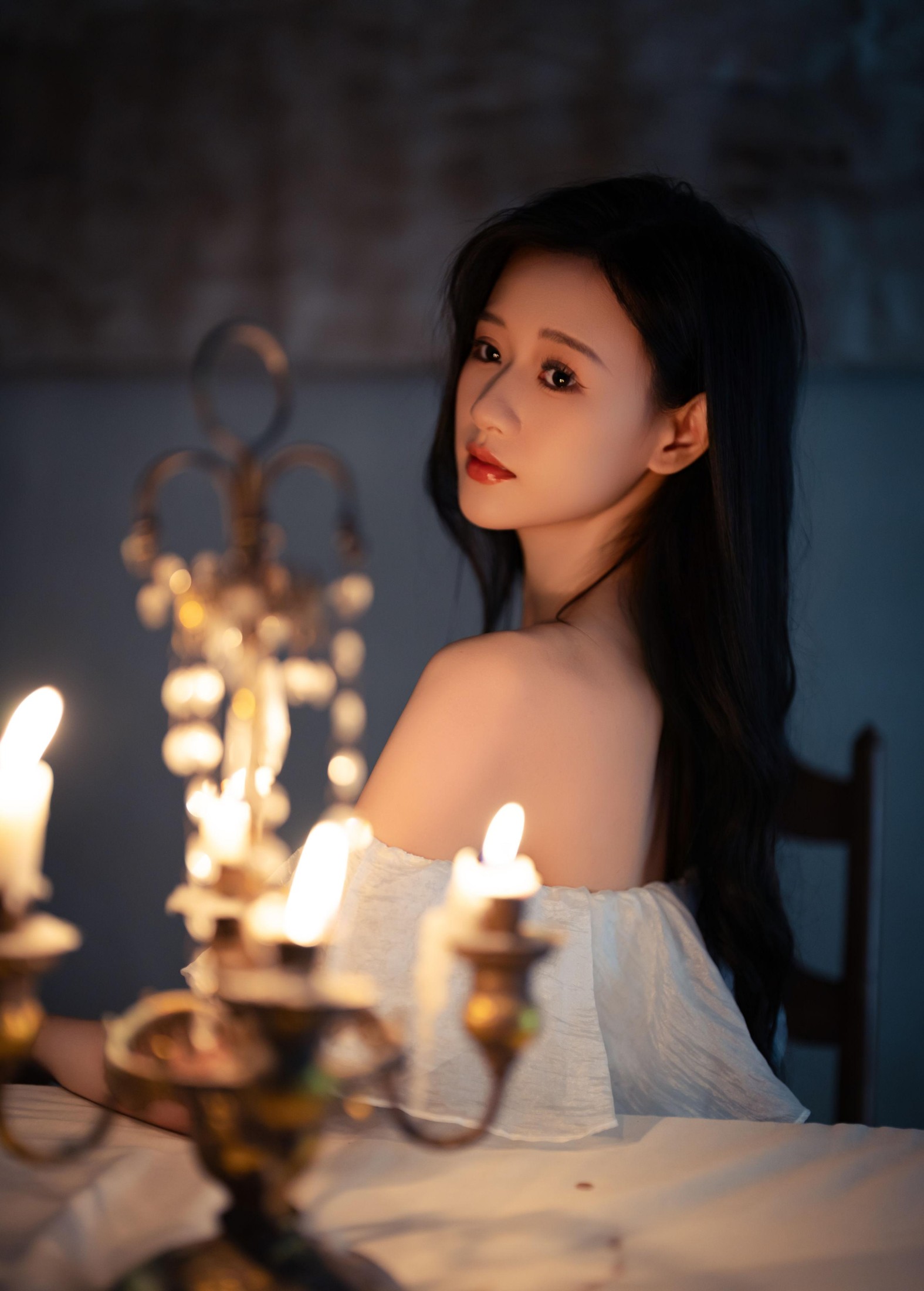 晓晓 – 《寻觅黑夜的光》[16P]