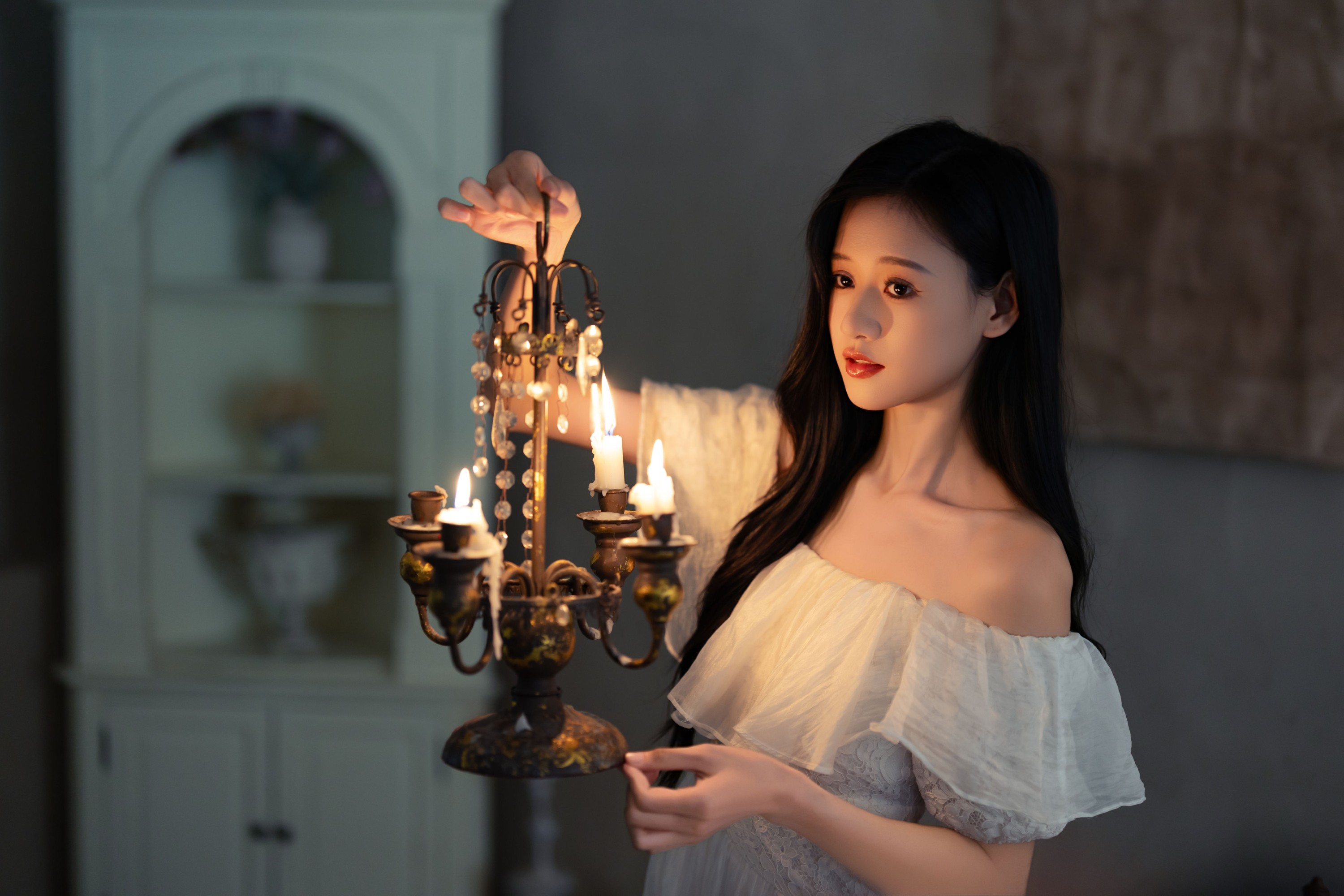 晓晓 – 《寻觅黑夜的光》[16P]