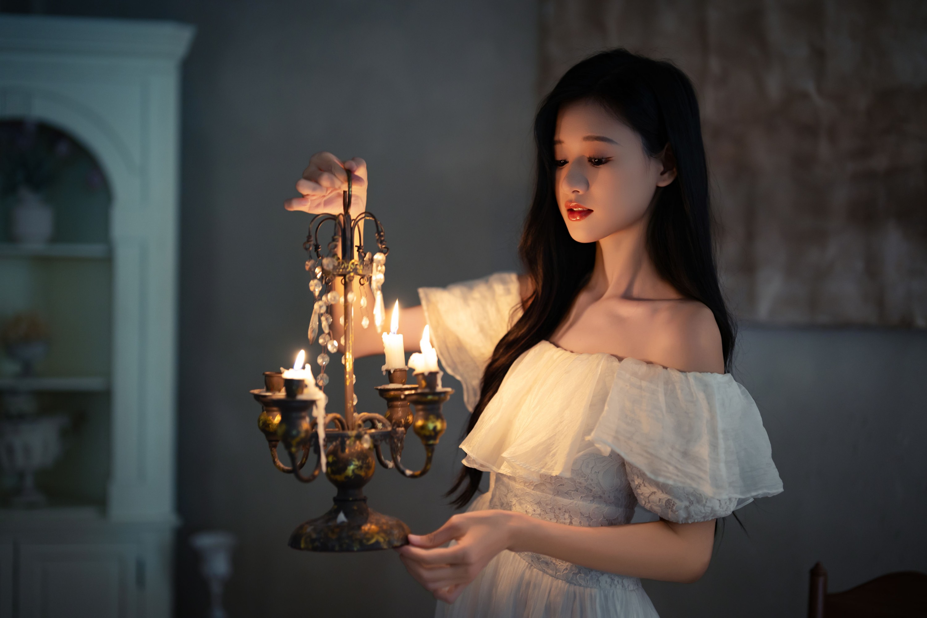 晓晓 – 《寻觅黑夜的光》[16P]