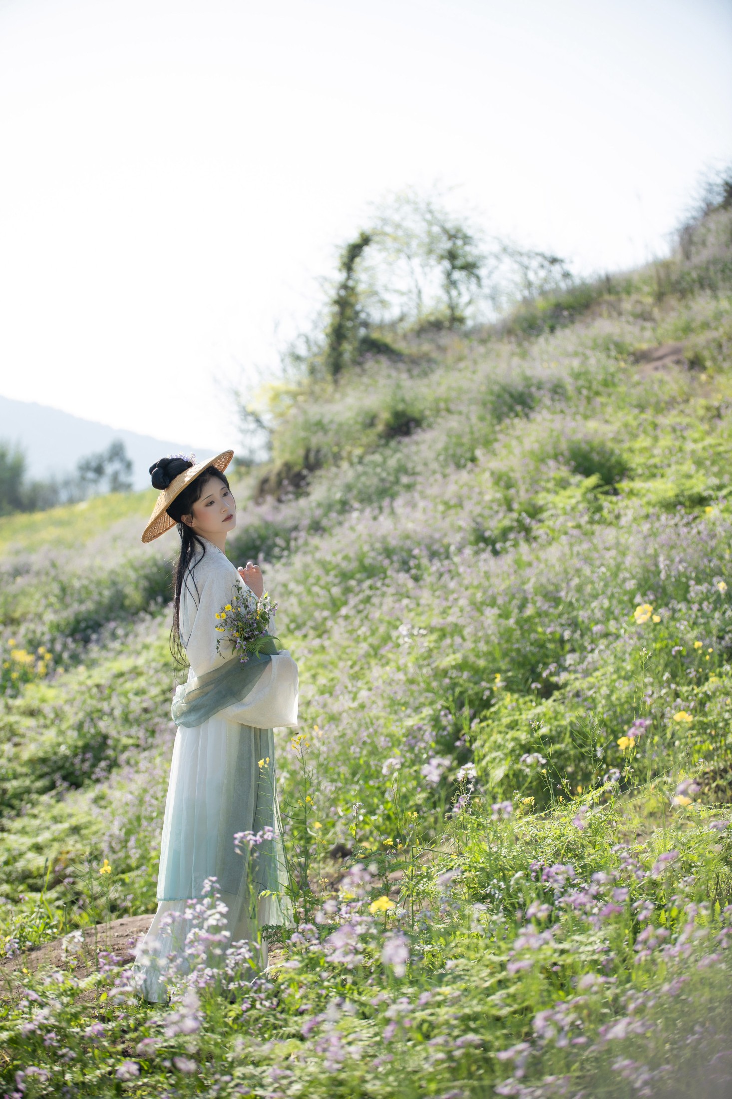 瓜瓜顶呱呱 – 《荷锄烟陇》[17P]