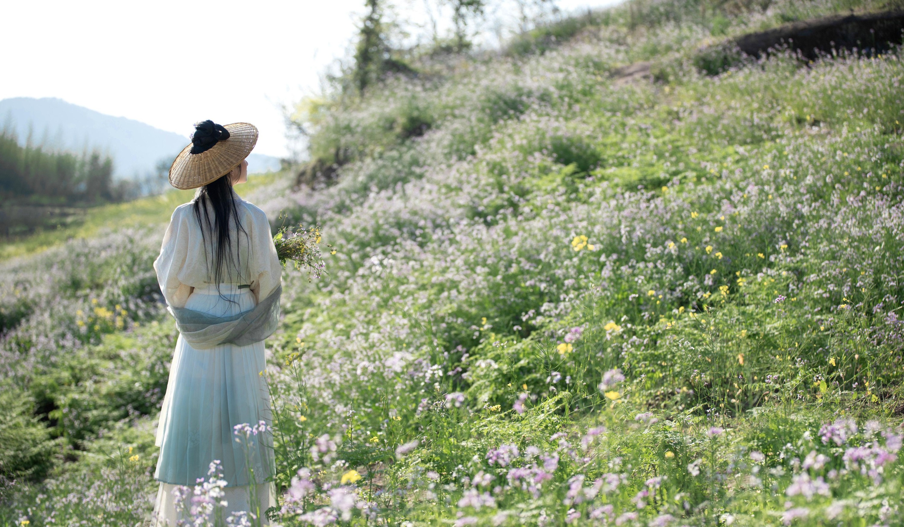 瓜瓜顶呱呱 – 《荷锄烟陇》[17P]