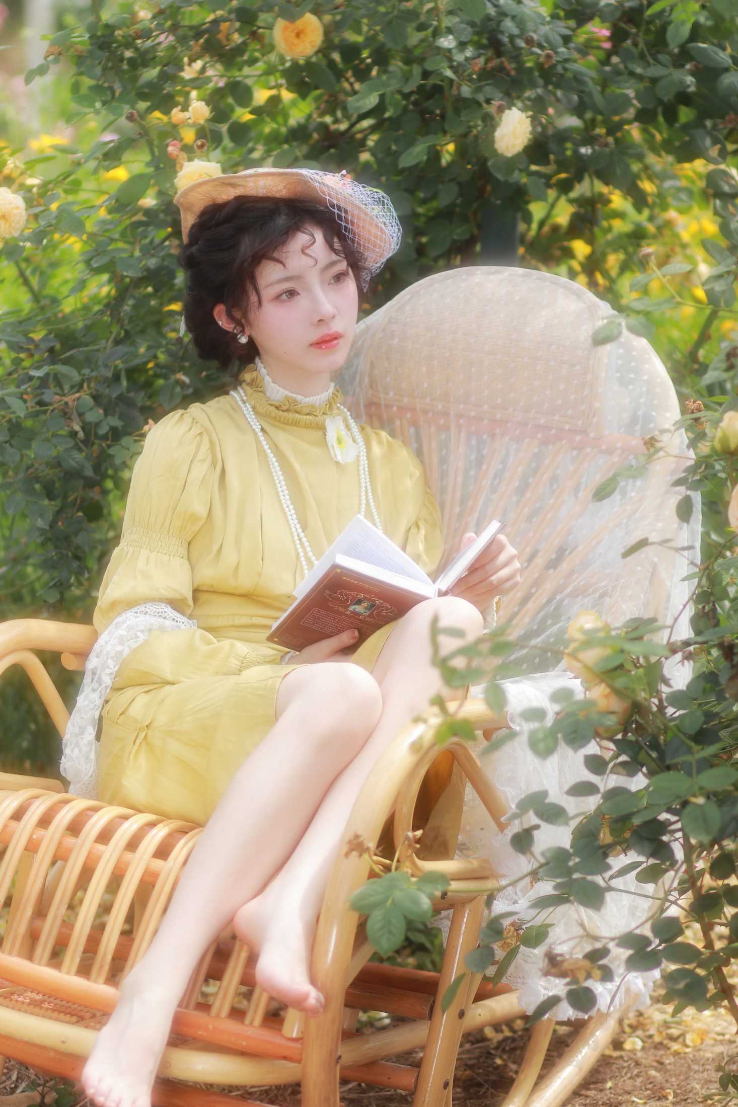 鹿离 – 《庄园少女～在浪漫的小花园小憩》[16P]