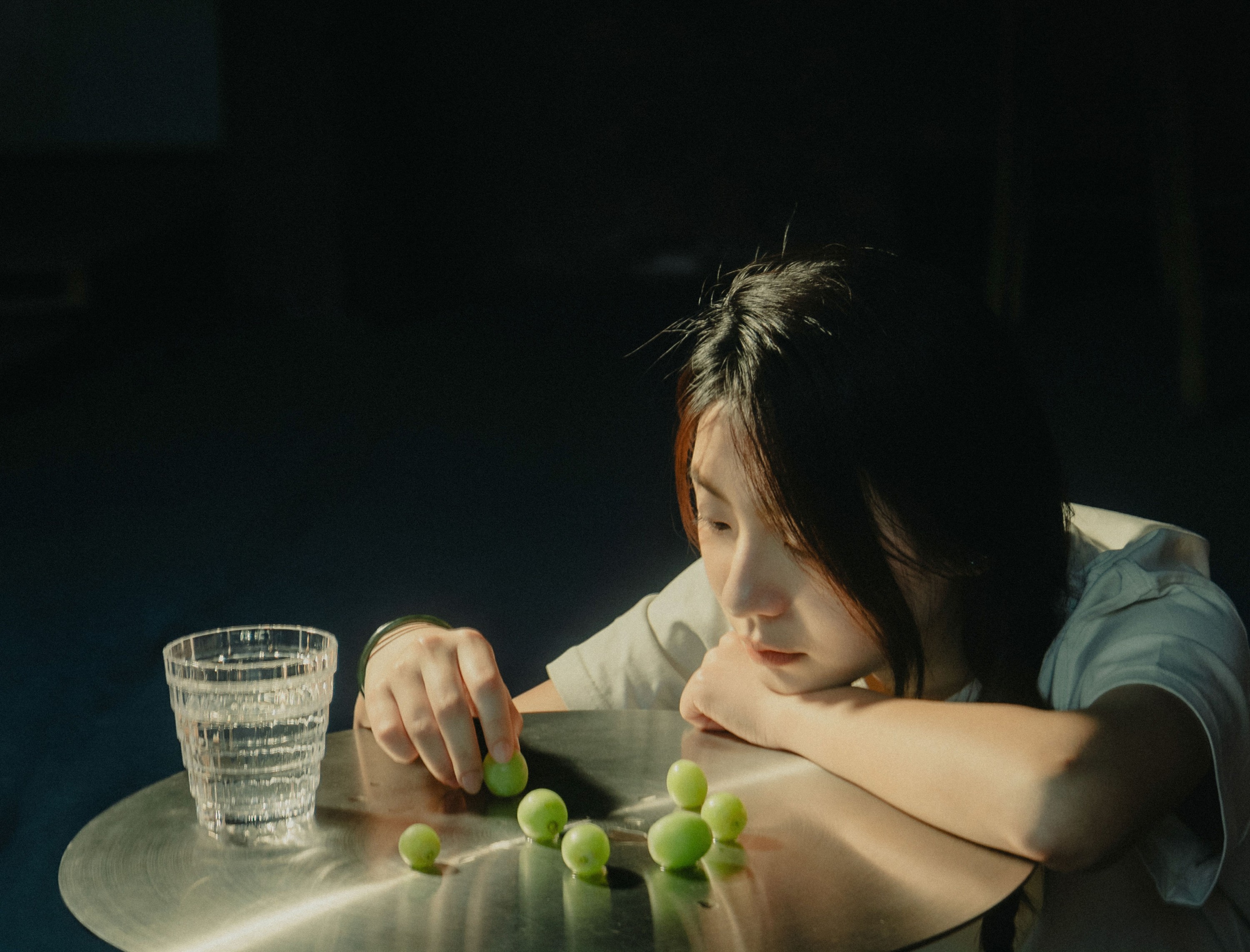 腊月 – 《情绪隐藏着光影中》[15P]