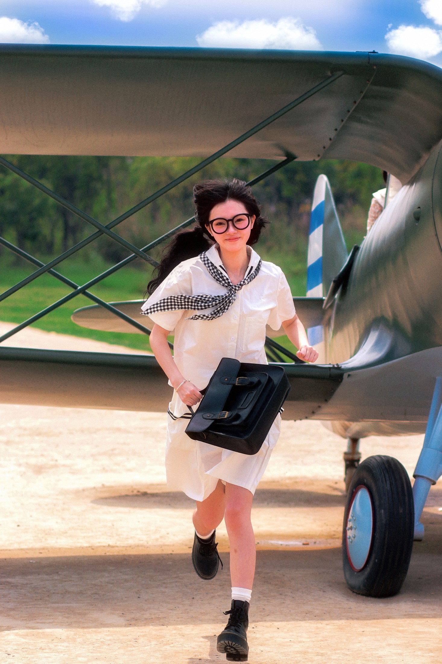 鹿离 – 《复古画册～飞机上的少女》[17P]