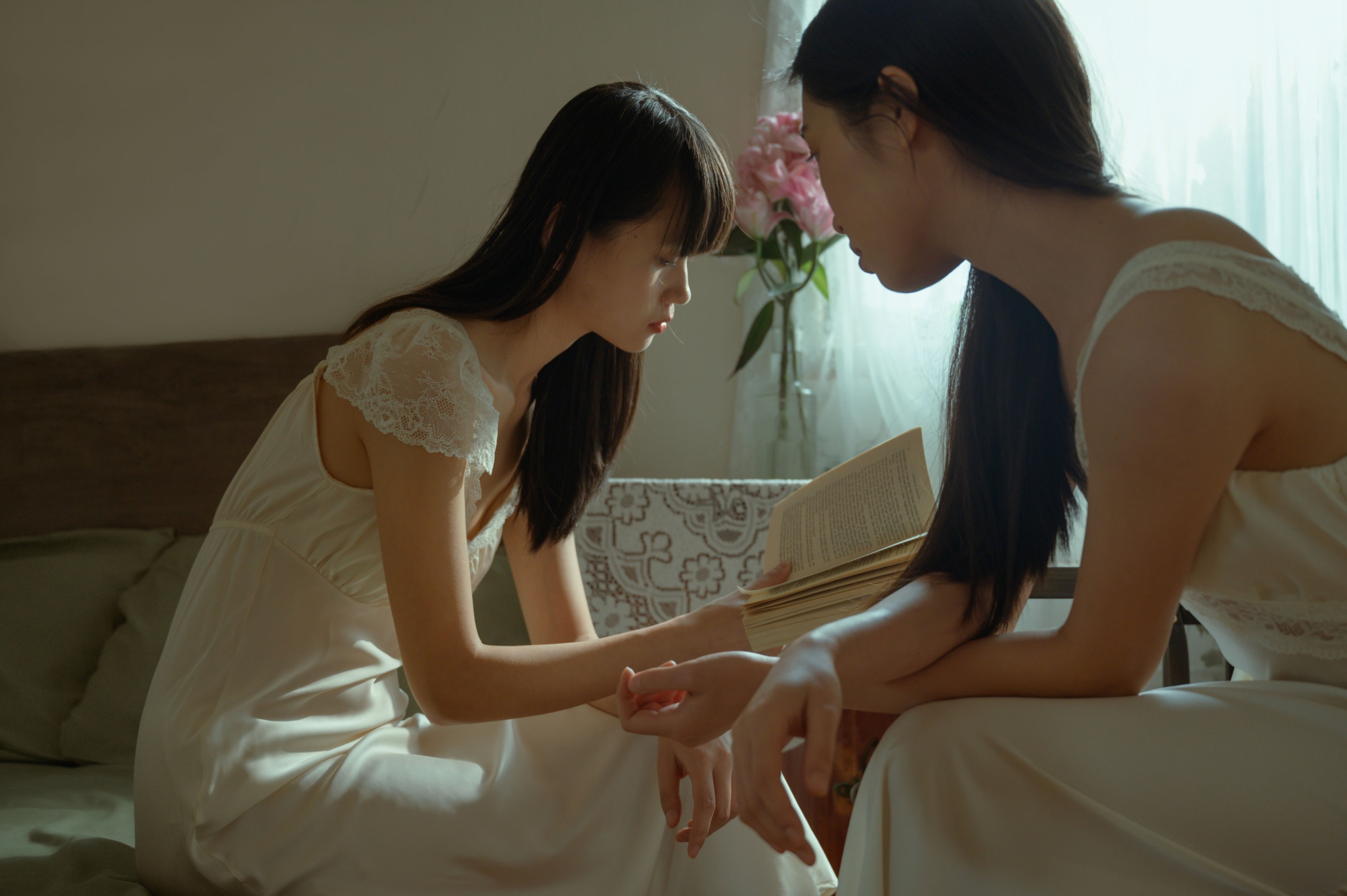 半个月亮 阿梦的虎牙 – 《在每个孤独的瞬息与你相望》[16P]