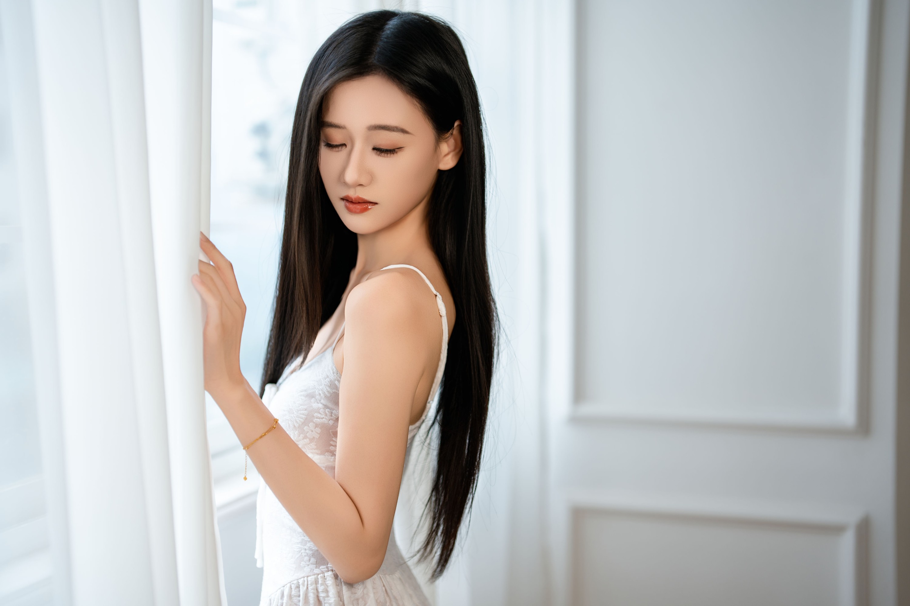 晓晓 – 《白色纱裙》[44P]