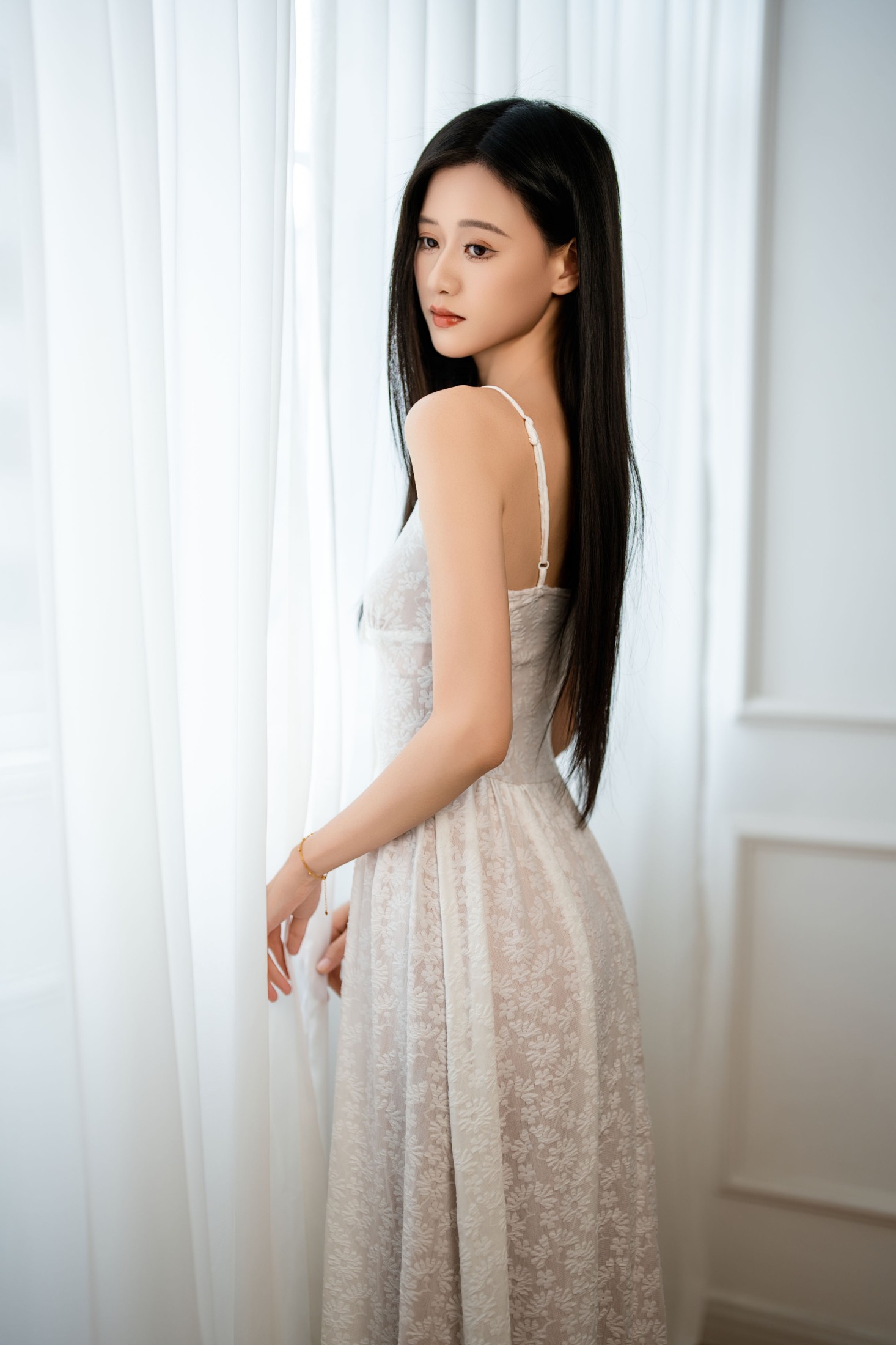 晓晓 – 《白色纱裙》[44P]