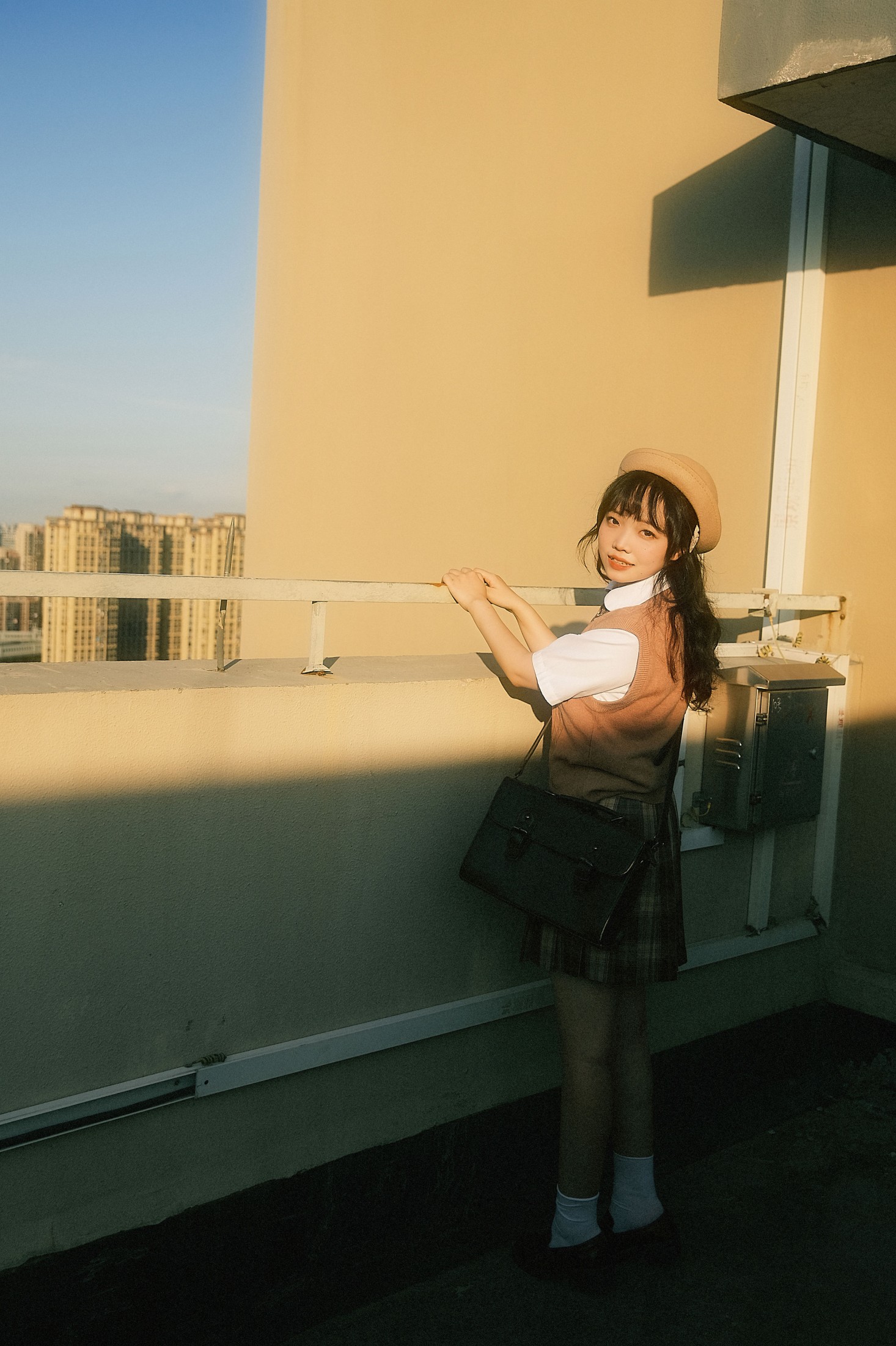 贝贝不睡觉 – 《橘子味的日落》[32P]