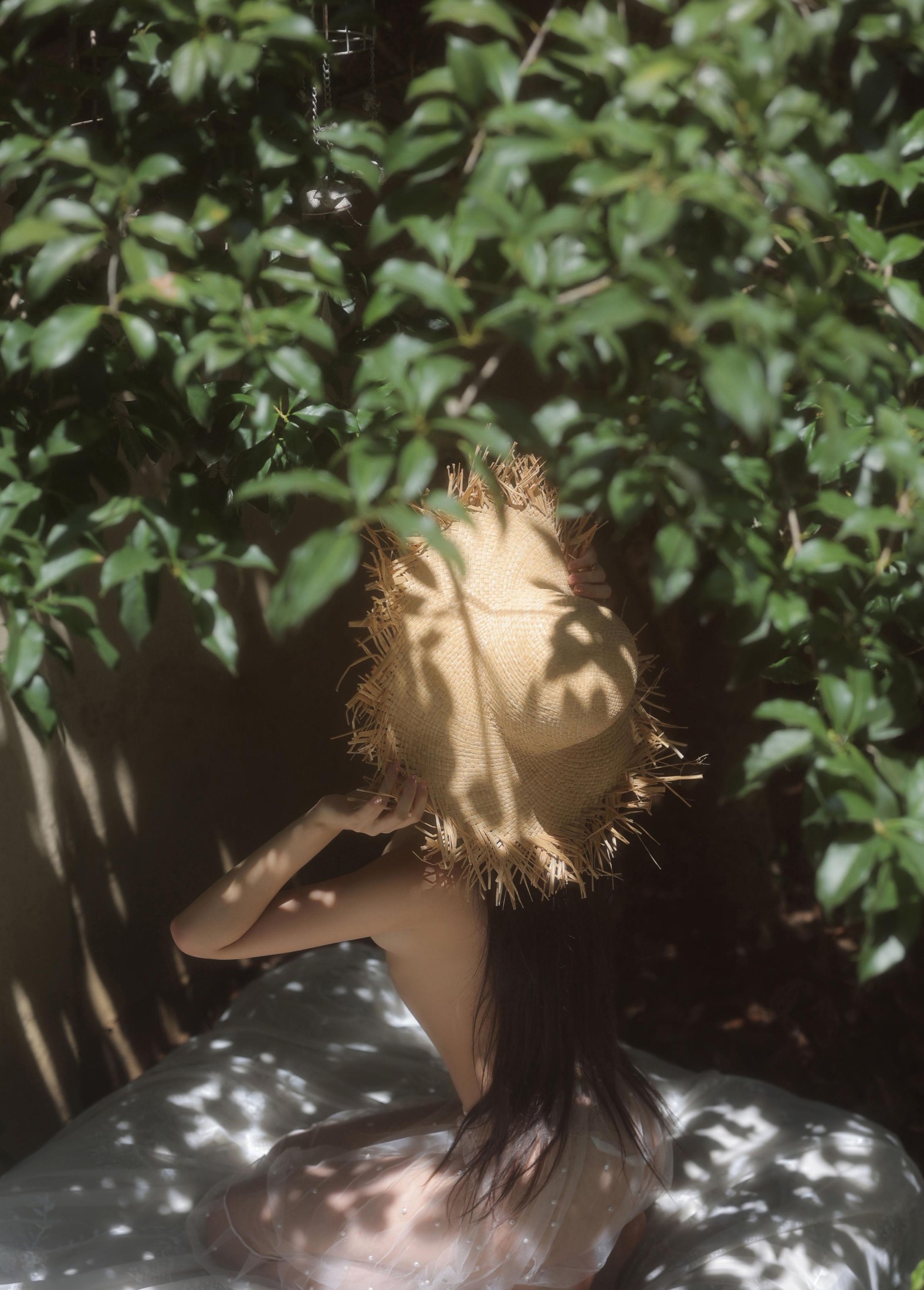 白笙 – 《夏日草帽少女》[16P]