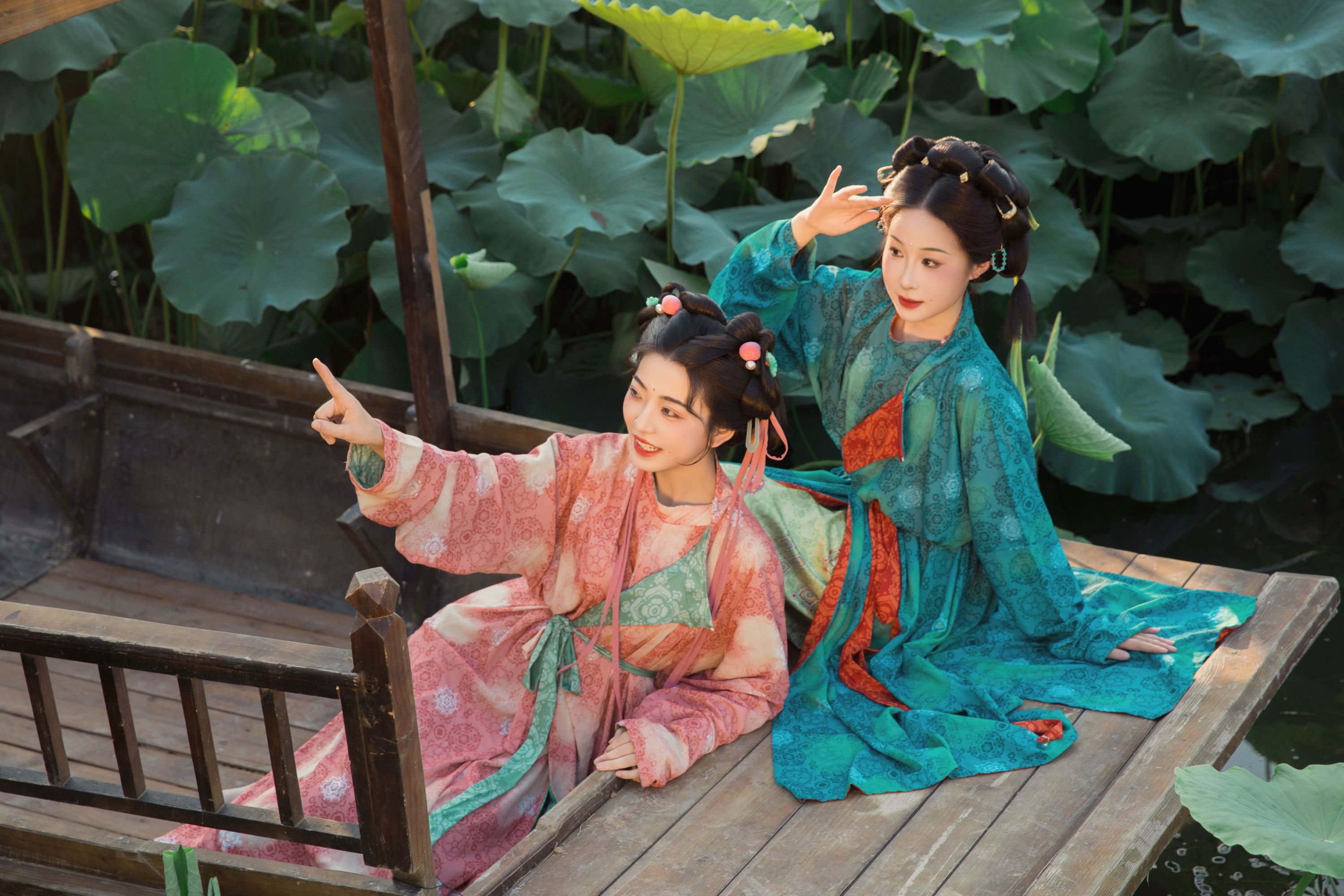 小薯片儿 艾艾 – 《就跟我一起出去玩吧》[20P]