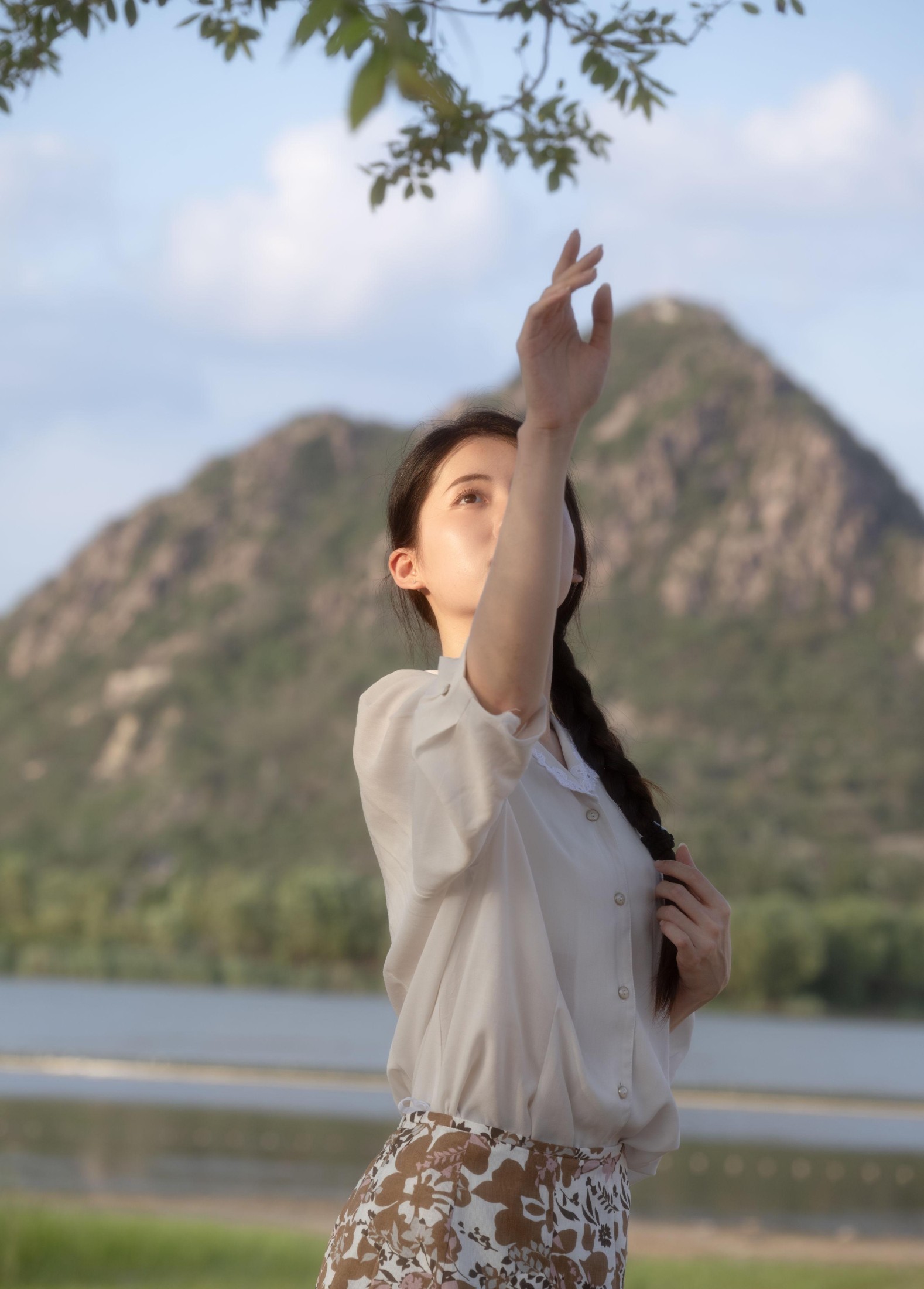 慢声 – 《夏望山楹，晨起侍花》[57P]