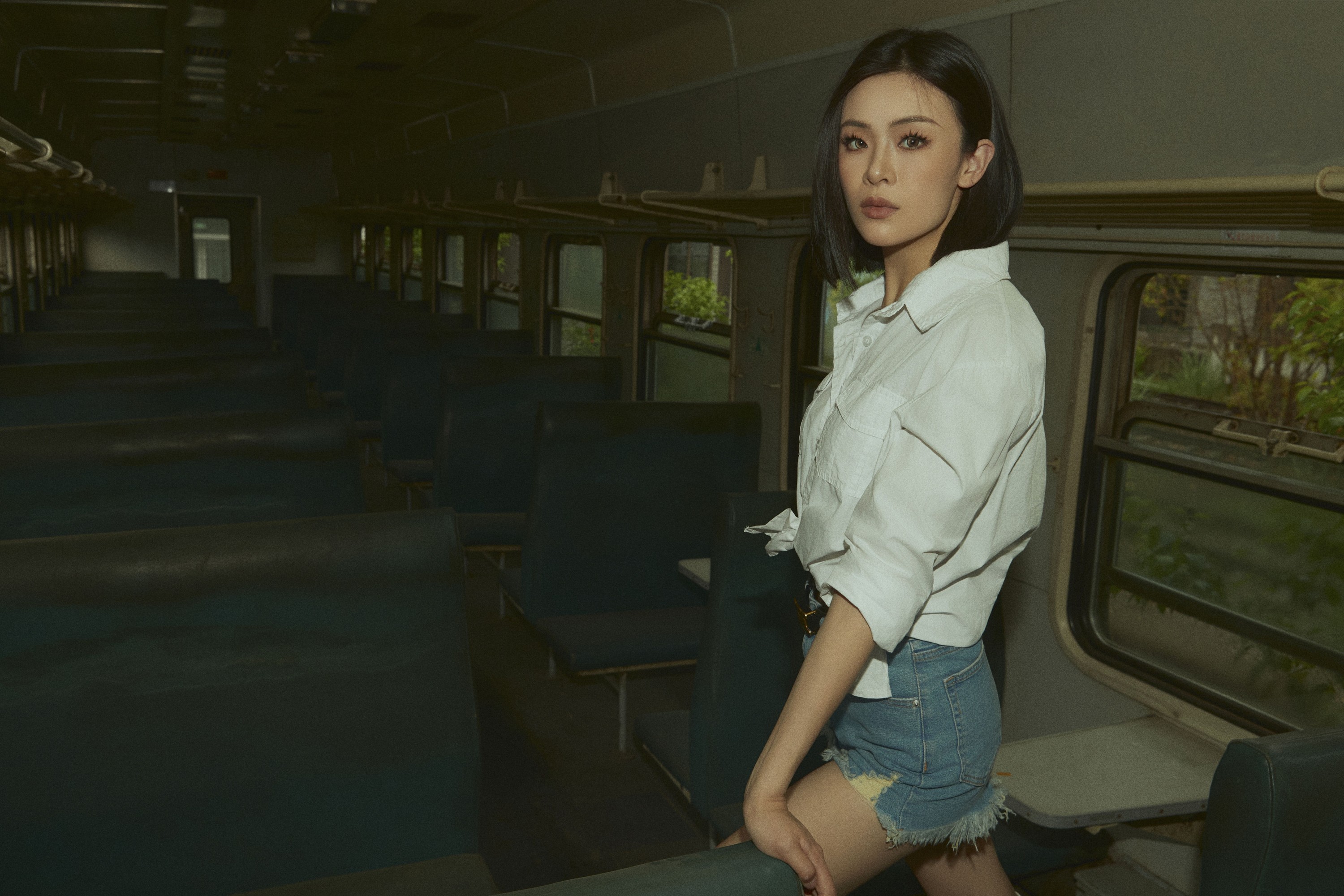 葉子 – 《Train》[18P]