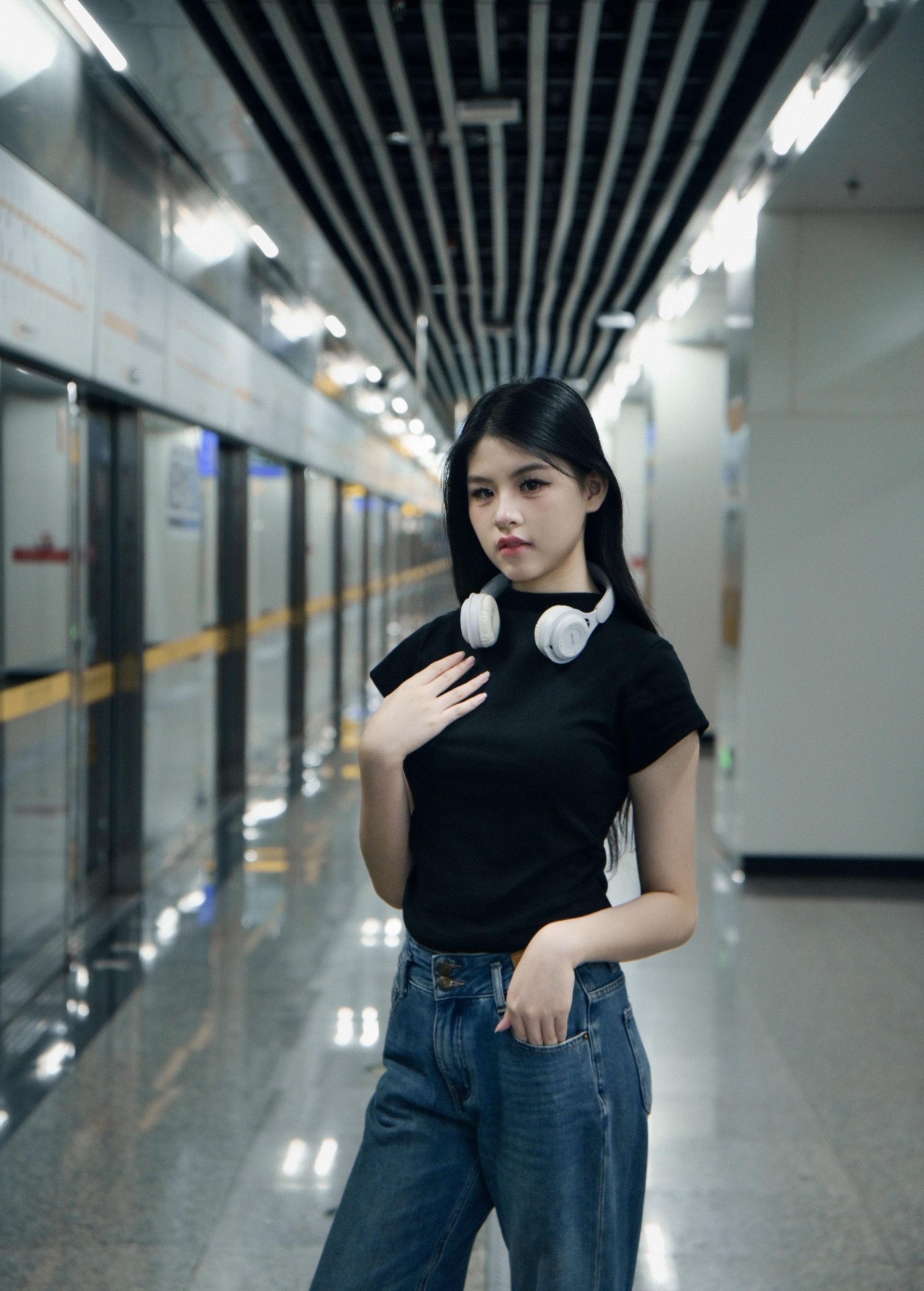 荔枝 – 《地铁站》[14P]