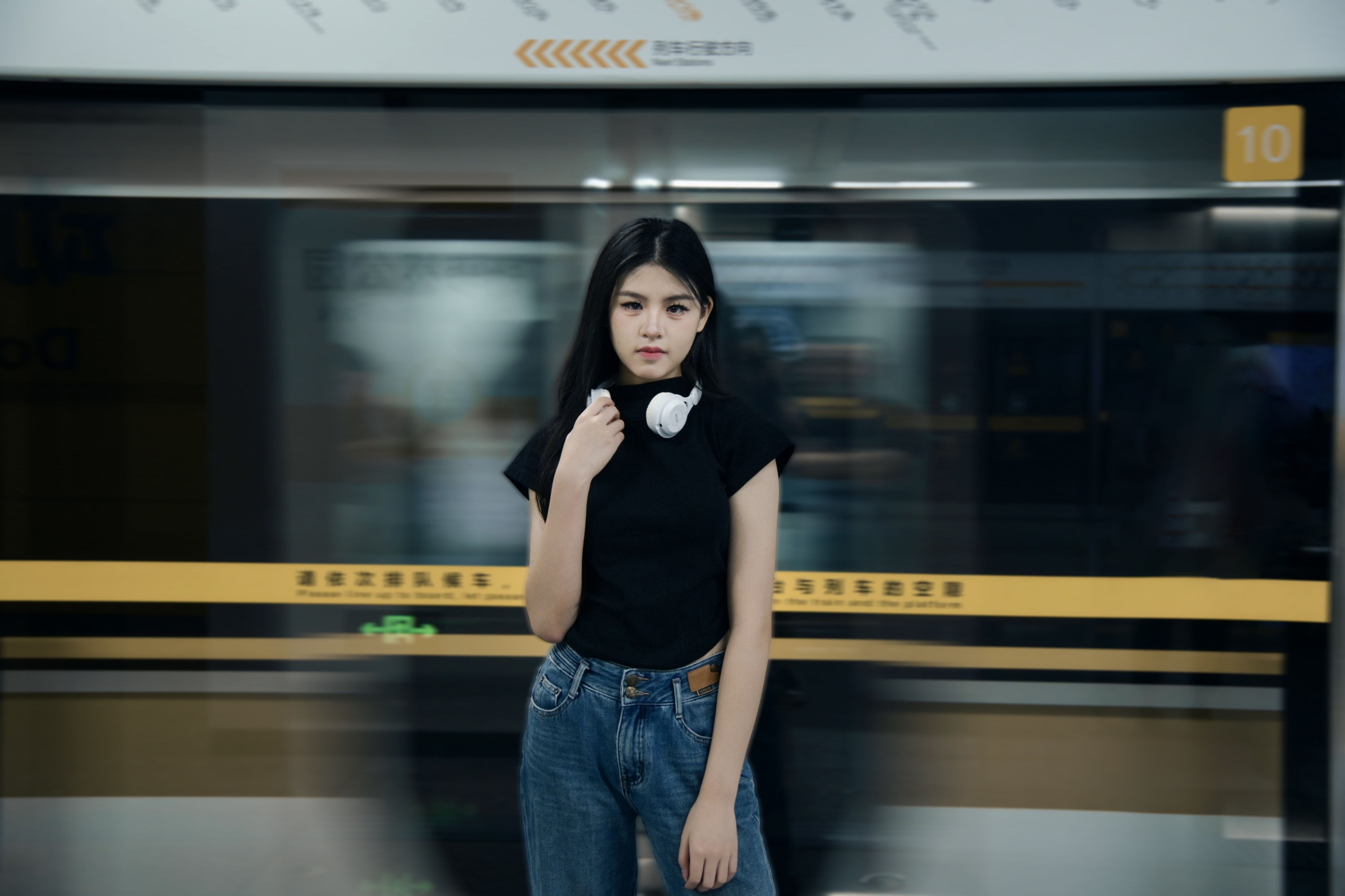 荔枝 – 《地铁站》[14P]