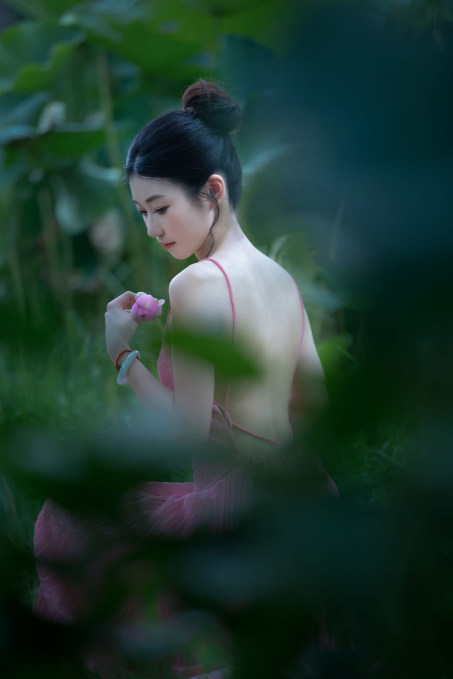 牛排小王子 – 《荷花与少女》[15P]