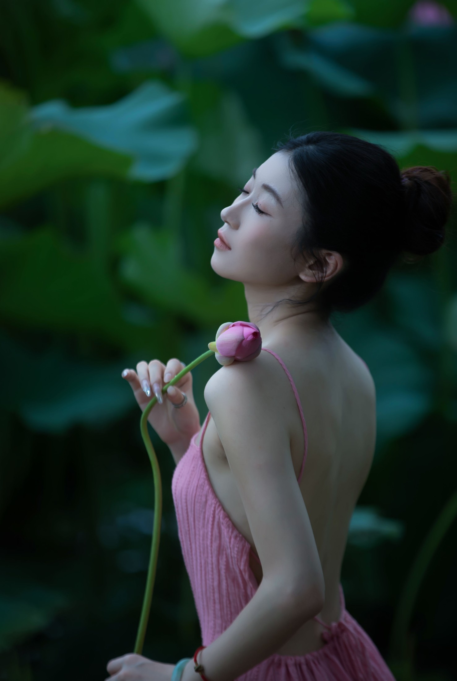 牛排小王子 – 《荷花与少女》[15P]