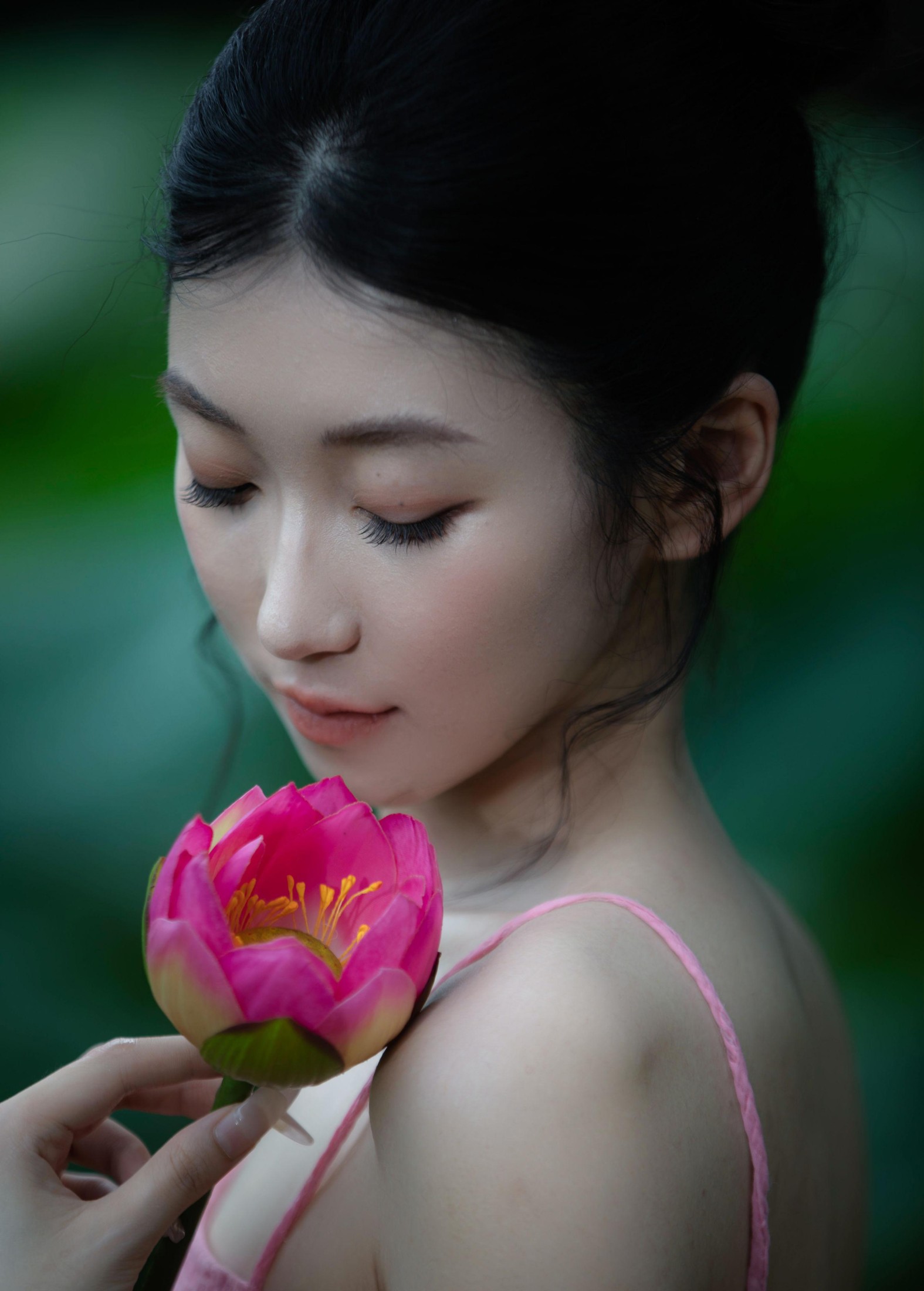 牛排小王子 – 《荷花与少女》[15P]