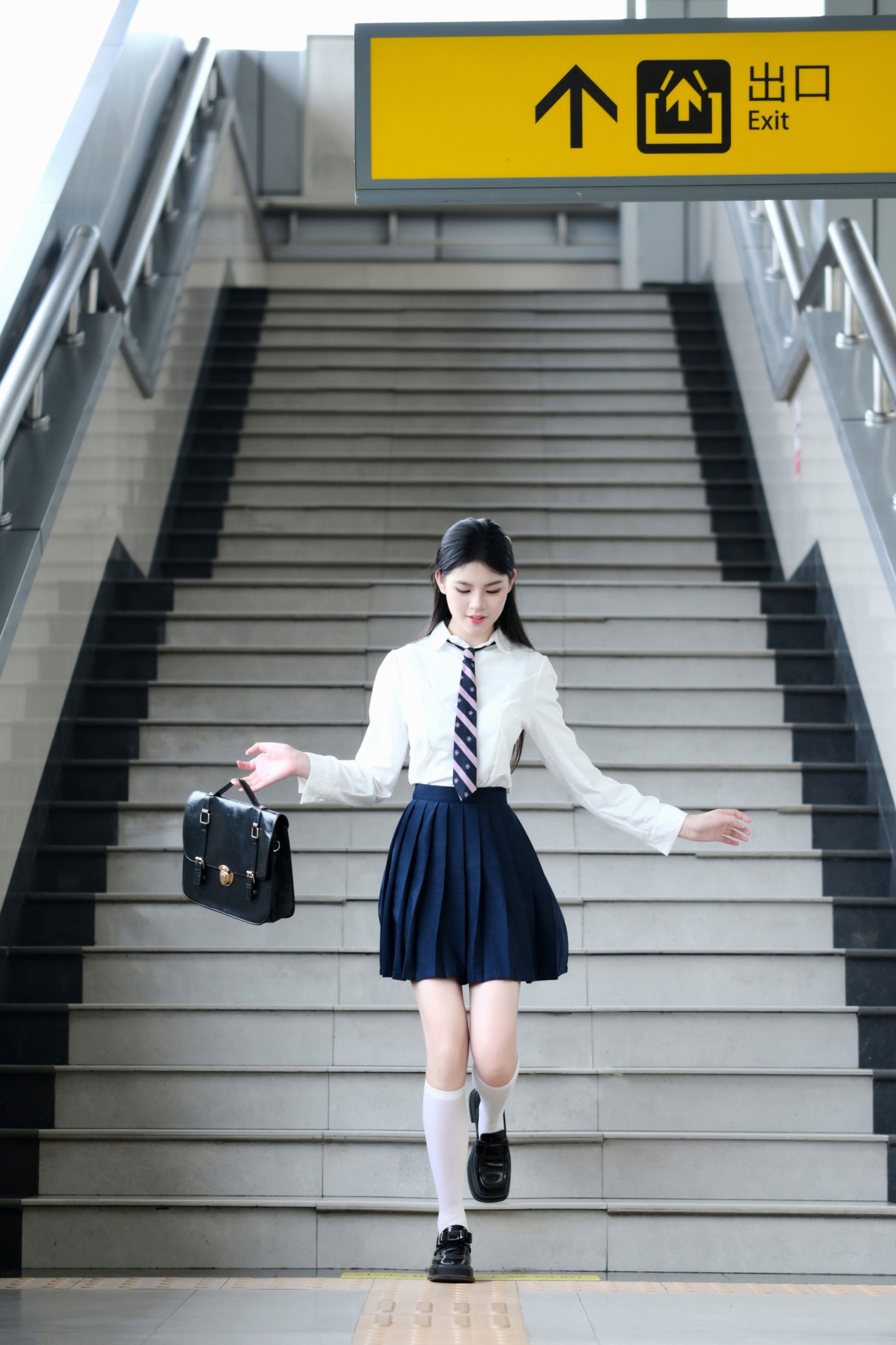 荔枝 – 《日系轻轨站》[17P]