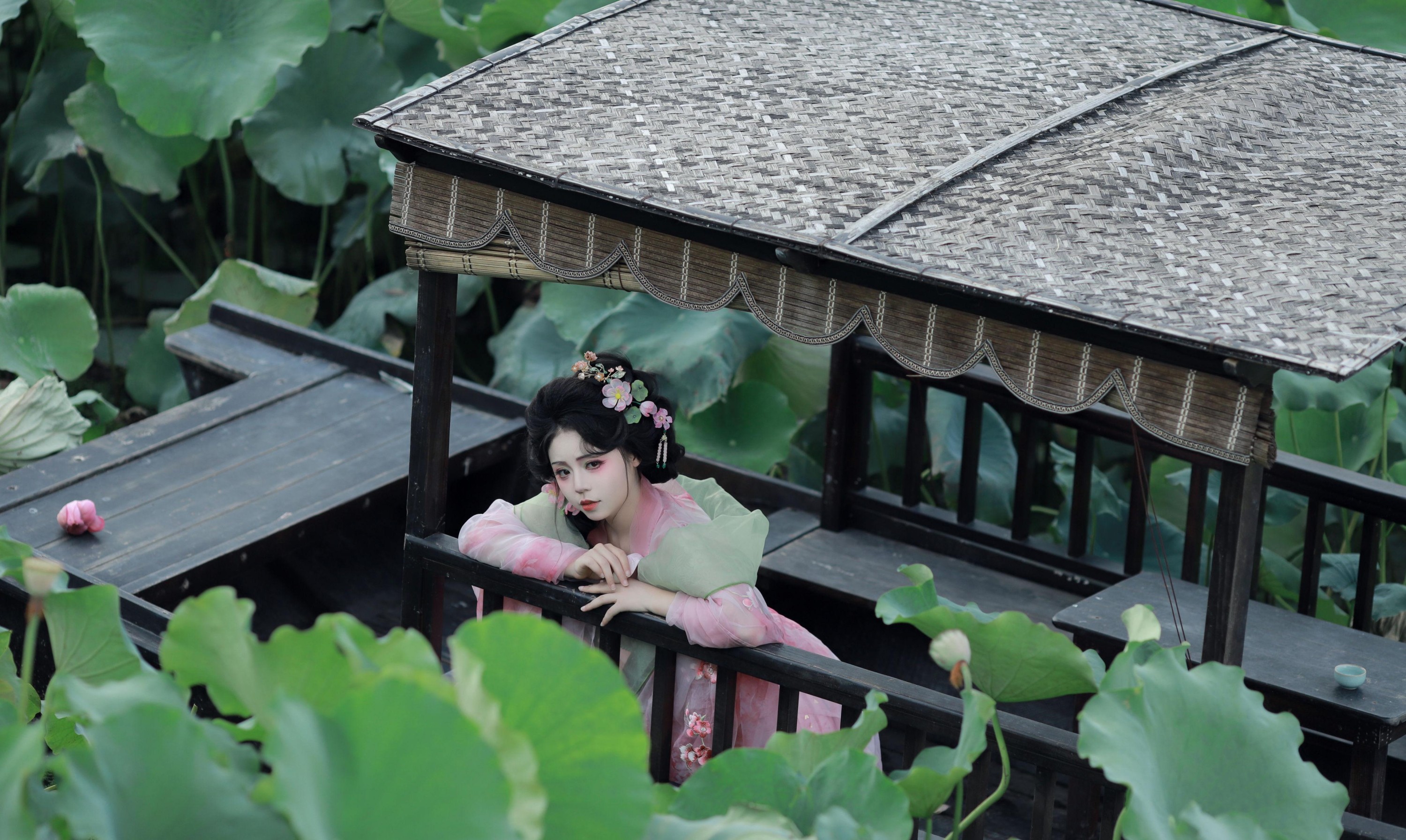 蓁蓁爱吃辣 – 《泛舟》[15P]