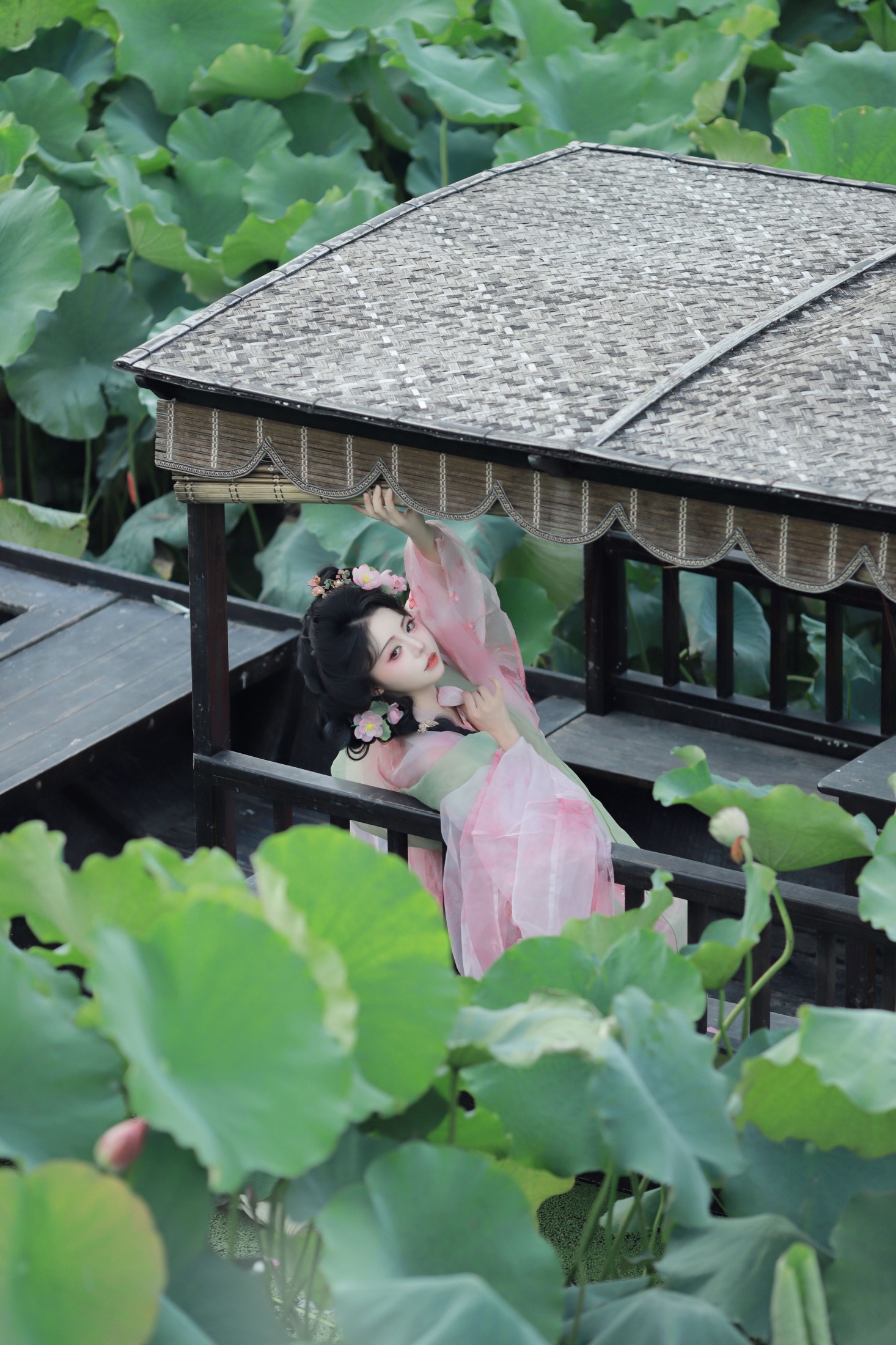 蓁蓁爱吃辣 – 《泛舟》[15P]