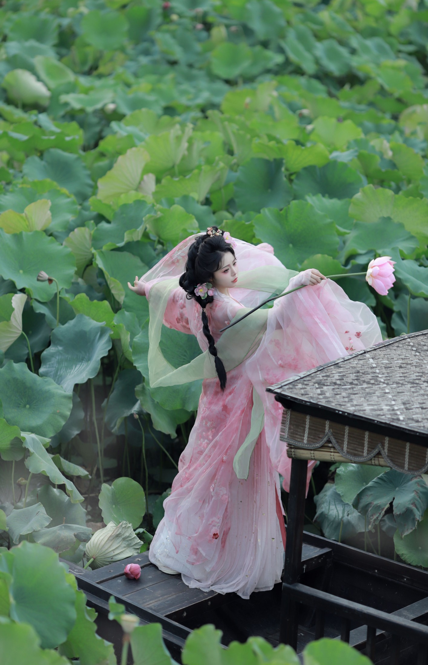 蓁蓁爱吃辣 – 《泛舟》[15P]