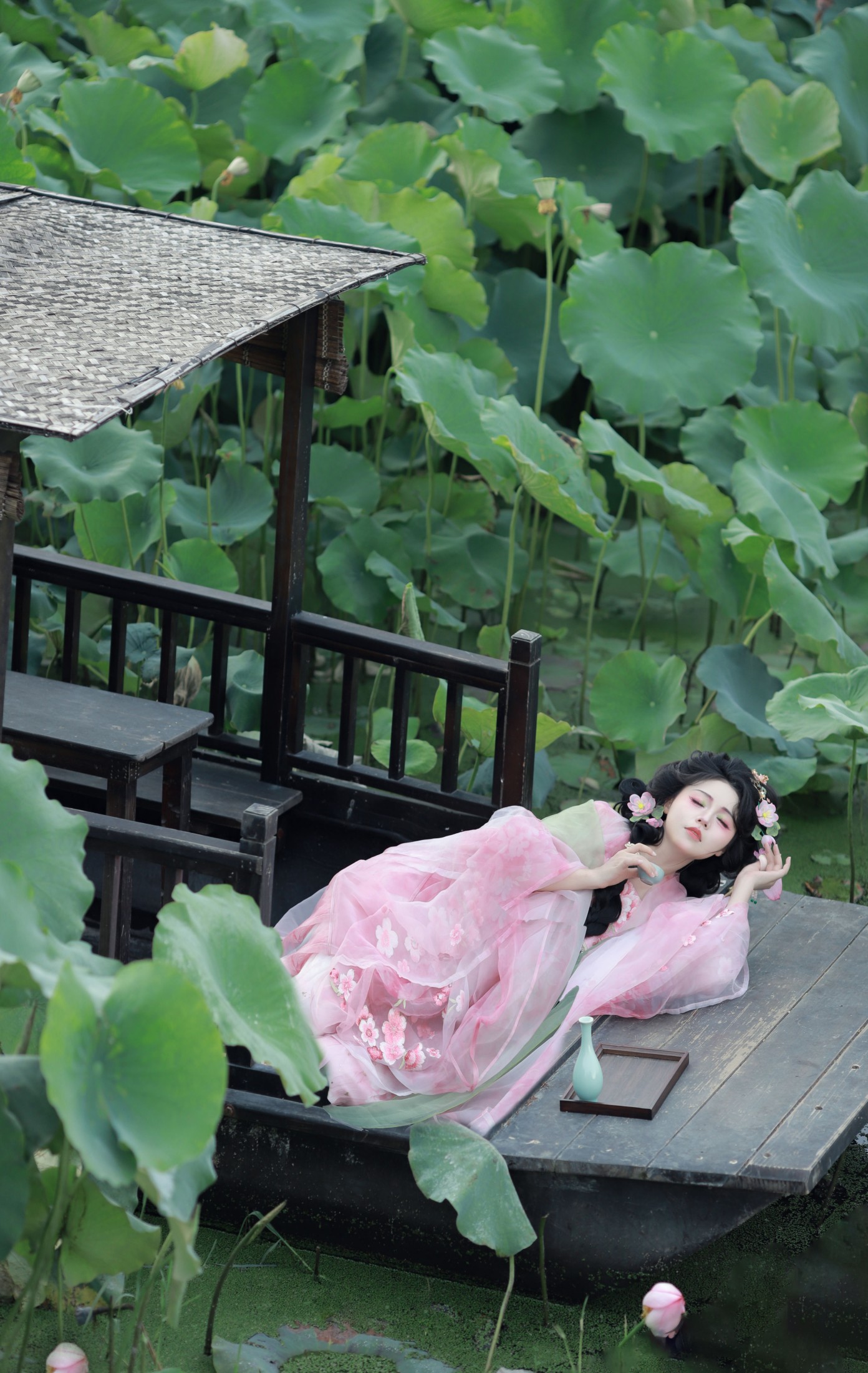 蓁蓁爱吃辣 – 《泛舟》[15P]