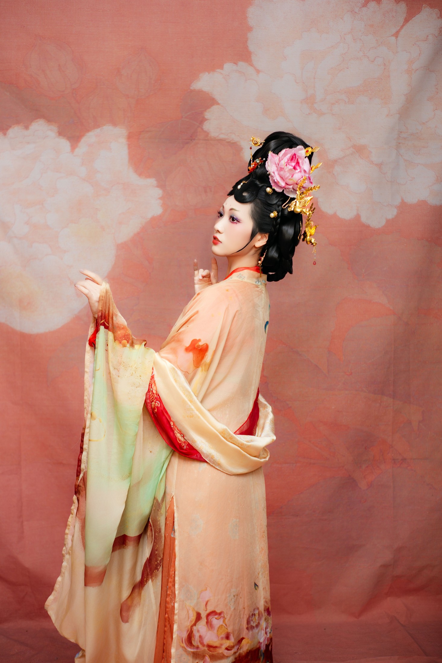 李晓欣 – 《云想花容》[18P]