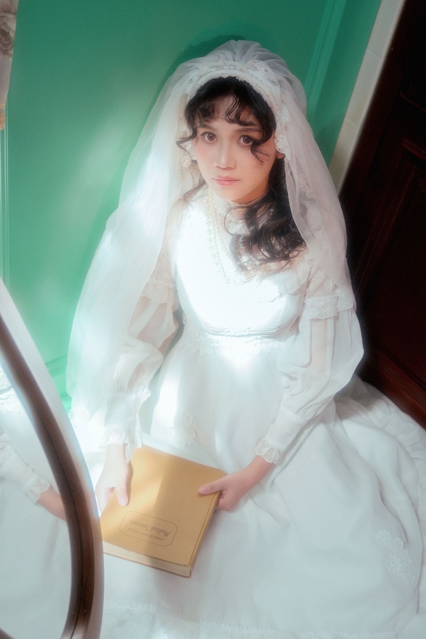 钟灵 – 《复古婚纱》[27P]